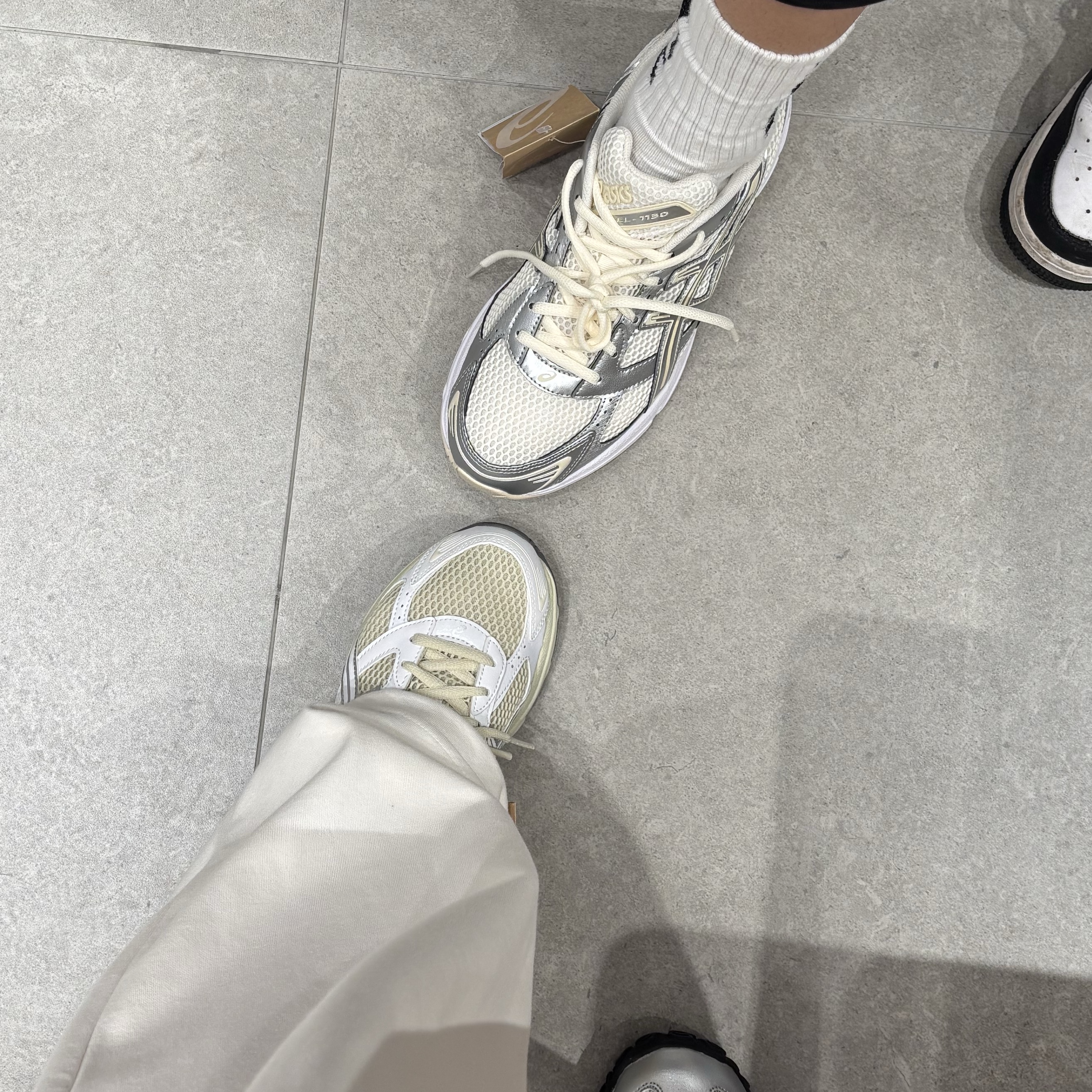 (W) Asics Gel-1130 Cream Pure Silver 착용 스타일 - 1