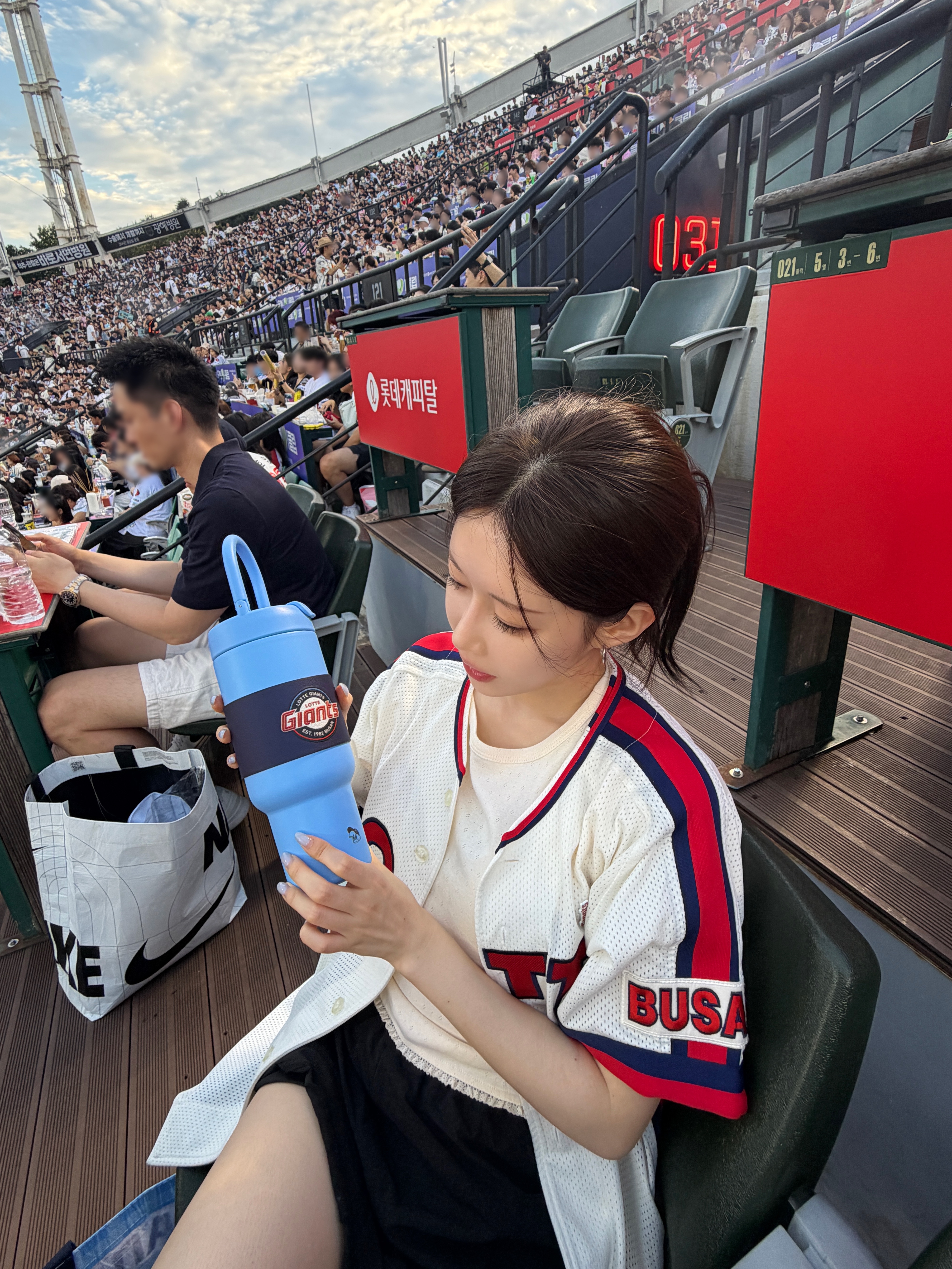 Odense x KBO 2Way Loop Tumbler 750ml Lotte Giants (2026 Ver.), Lotte Giants Champion Home Replica Uniform Multi (Non Marking Ver.) 착용 스타일
