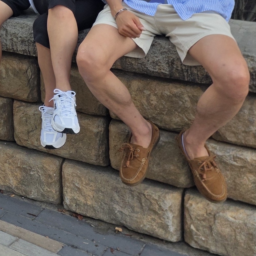 Gucci Boat Shoes Brown 착용 스타일