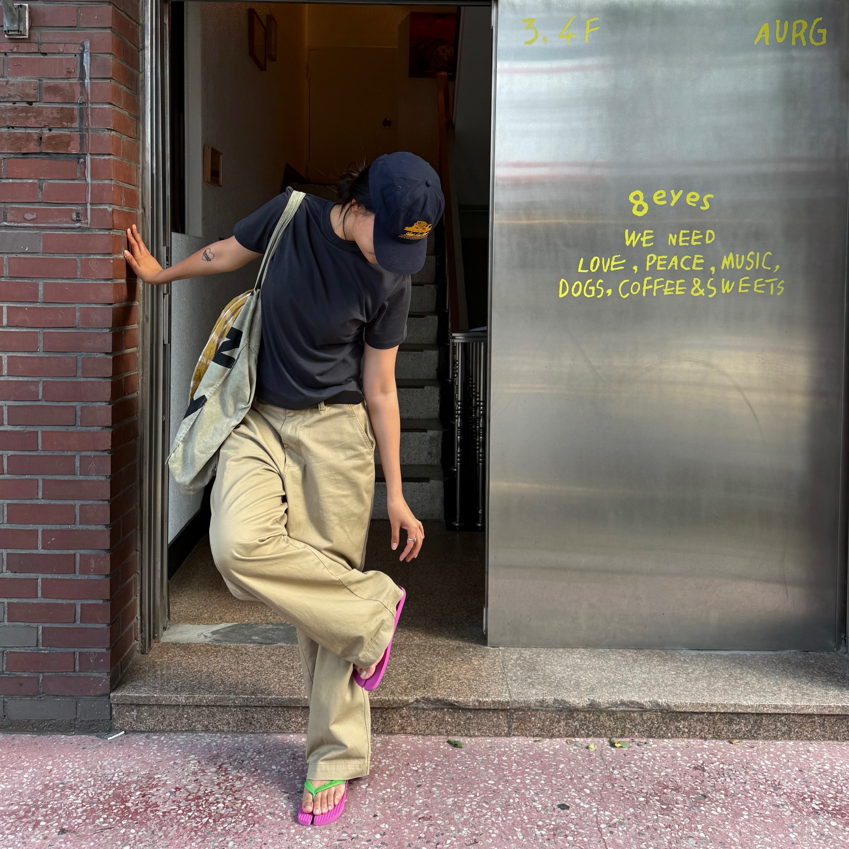 Millo Archive Poid Chino Pants Beige, Millo Archive Poid Chino Pants Black 착용 스타일 - 2