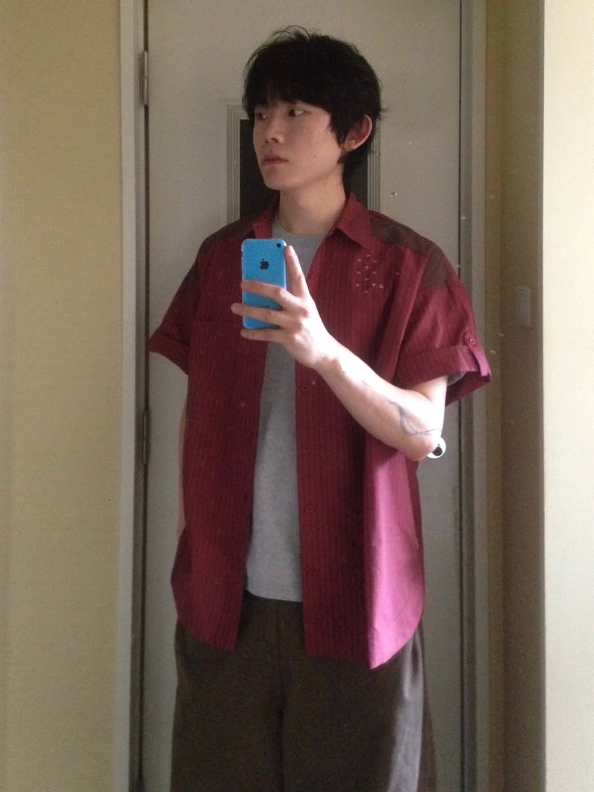 MAINBOOTH Patchwork Roll-up Shirt Red 착용 스타일 - 3