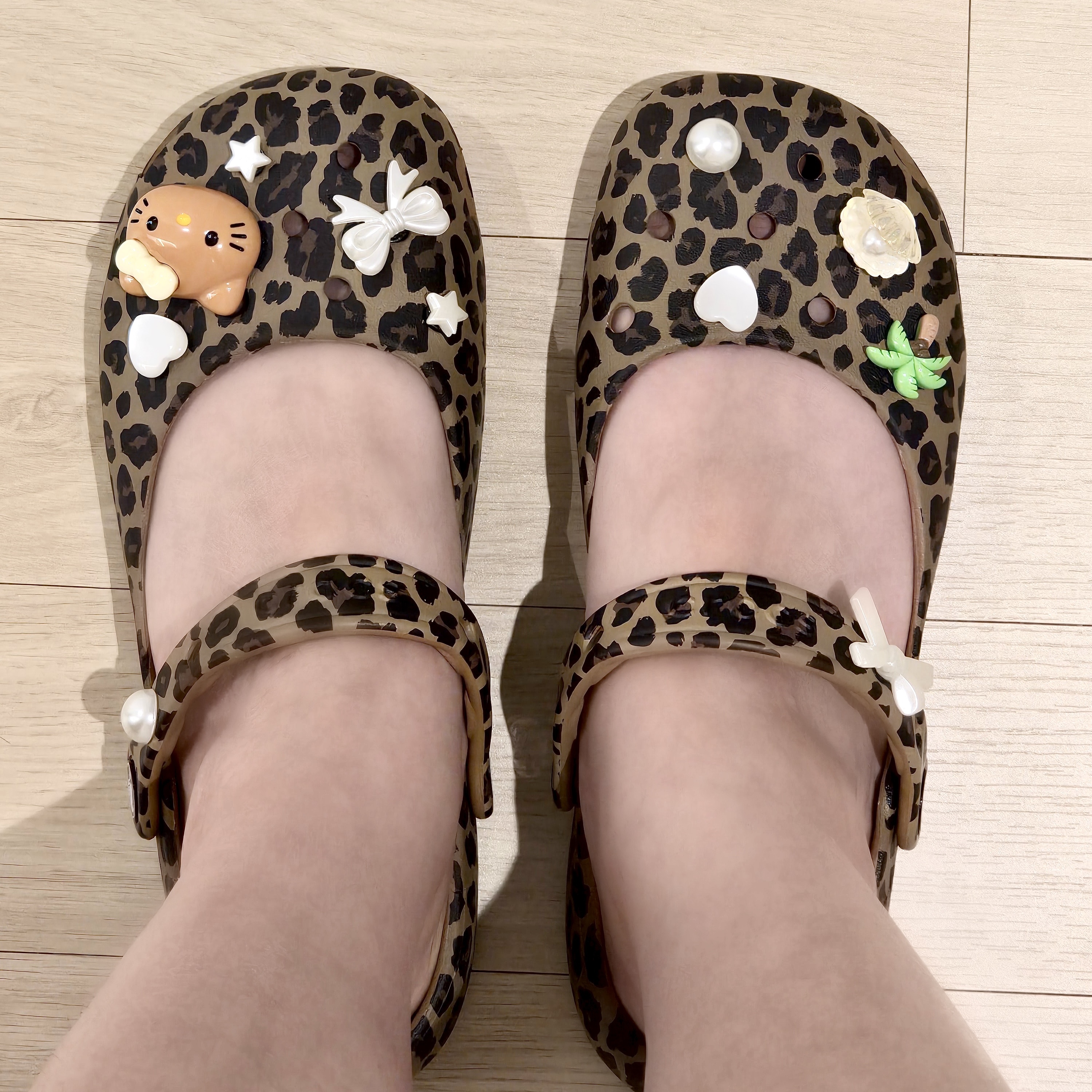(W) Crocs Classic Animal Ballet Sepia Leopard 착용 스타일