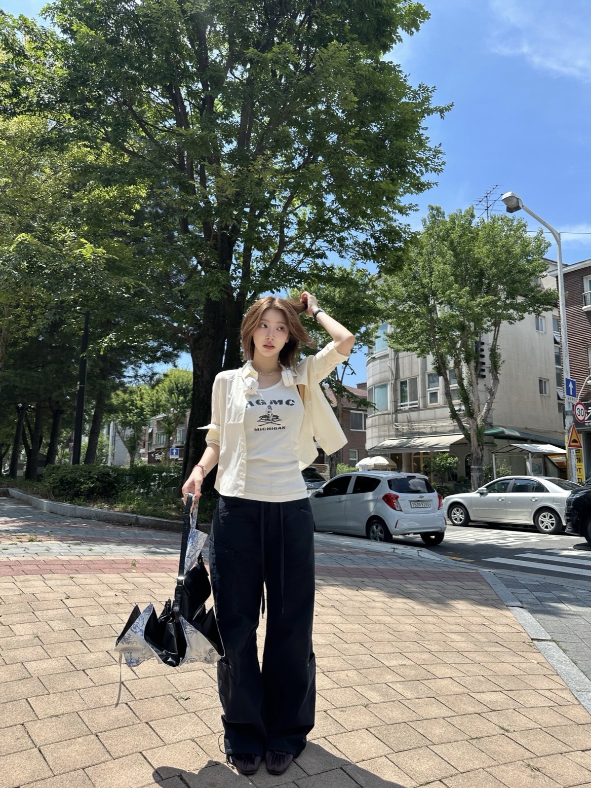 (W) GU Strap Ballet Sneakers Dark Brown, Hysteric Glamour Viva1984 Tank Top White 착용 스타일 - 3