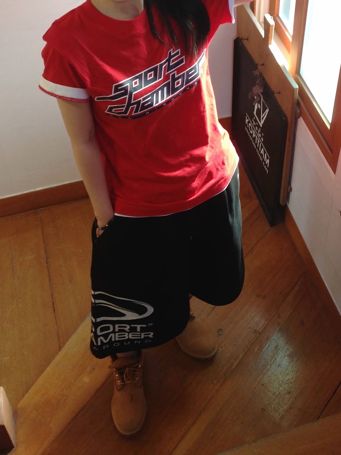 SPORT CHAMBER Pulse Logo T-Shirt Red 착용 스타일 - 5