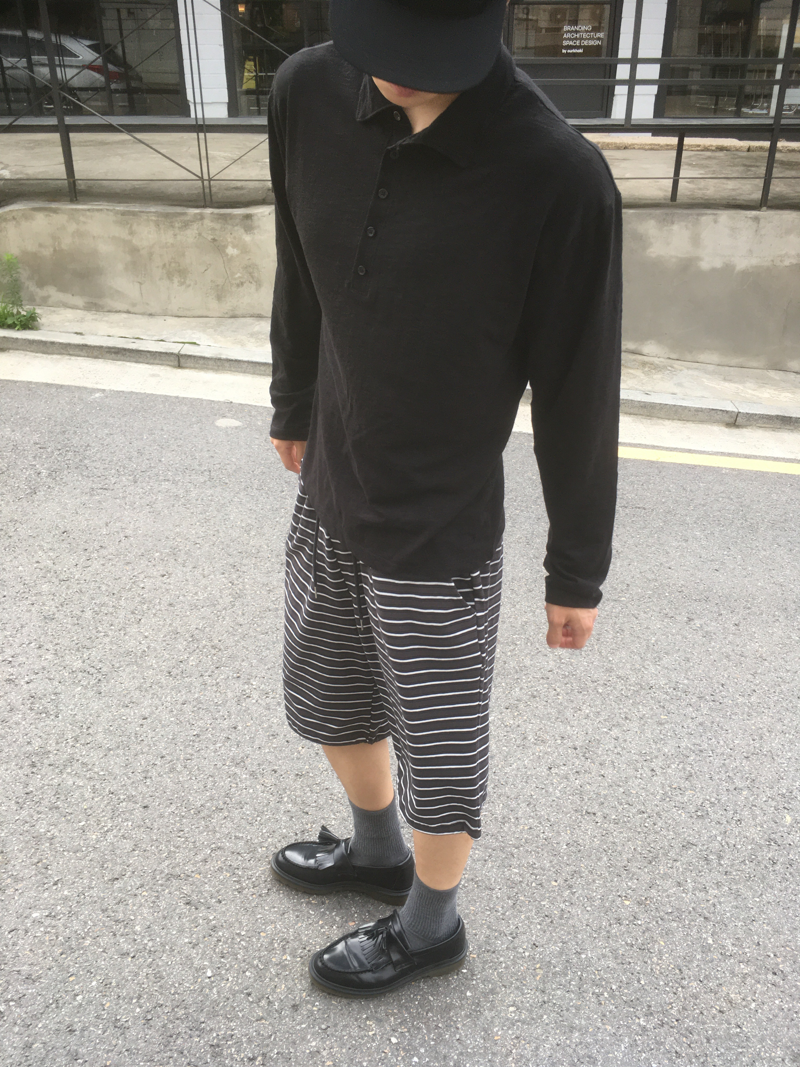 Dr. Martens Adrian Smooth Black 착용 스타일 - 3