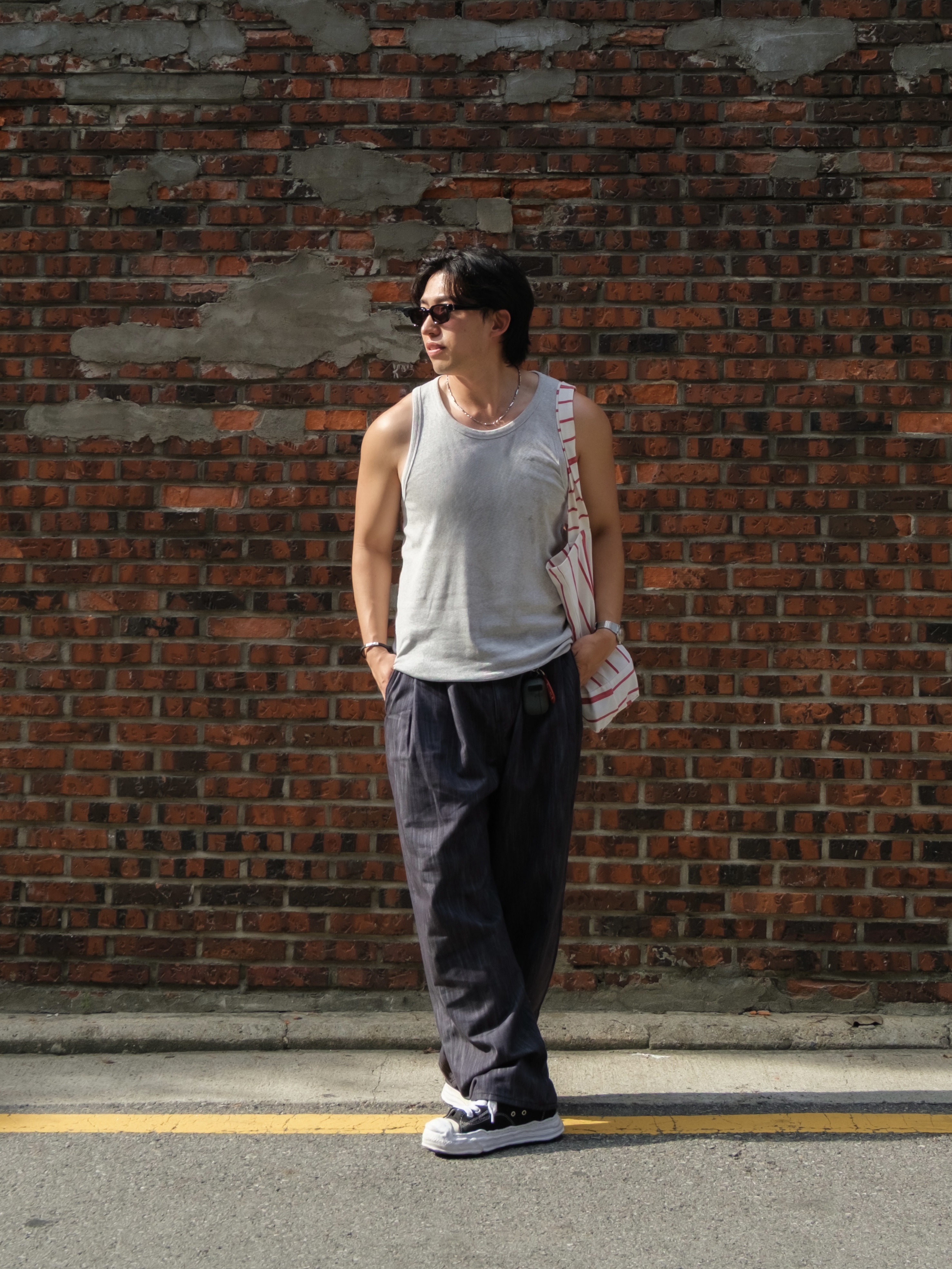 Maison Mihara Yasuhiro Hank OG Sole Canvas Low-top Sneakers Black 착용 스타일 - 2