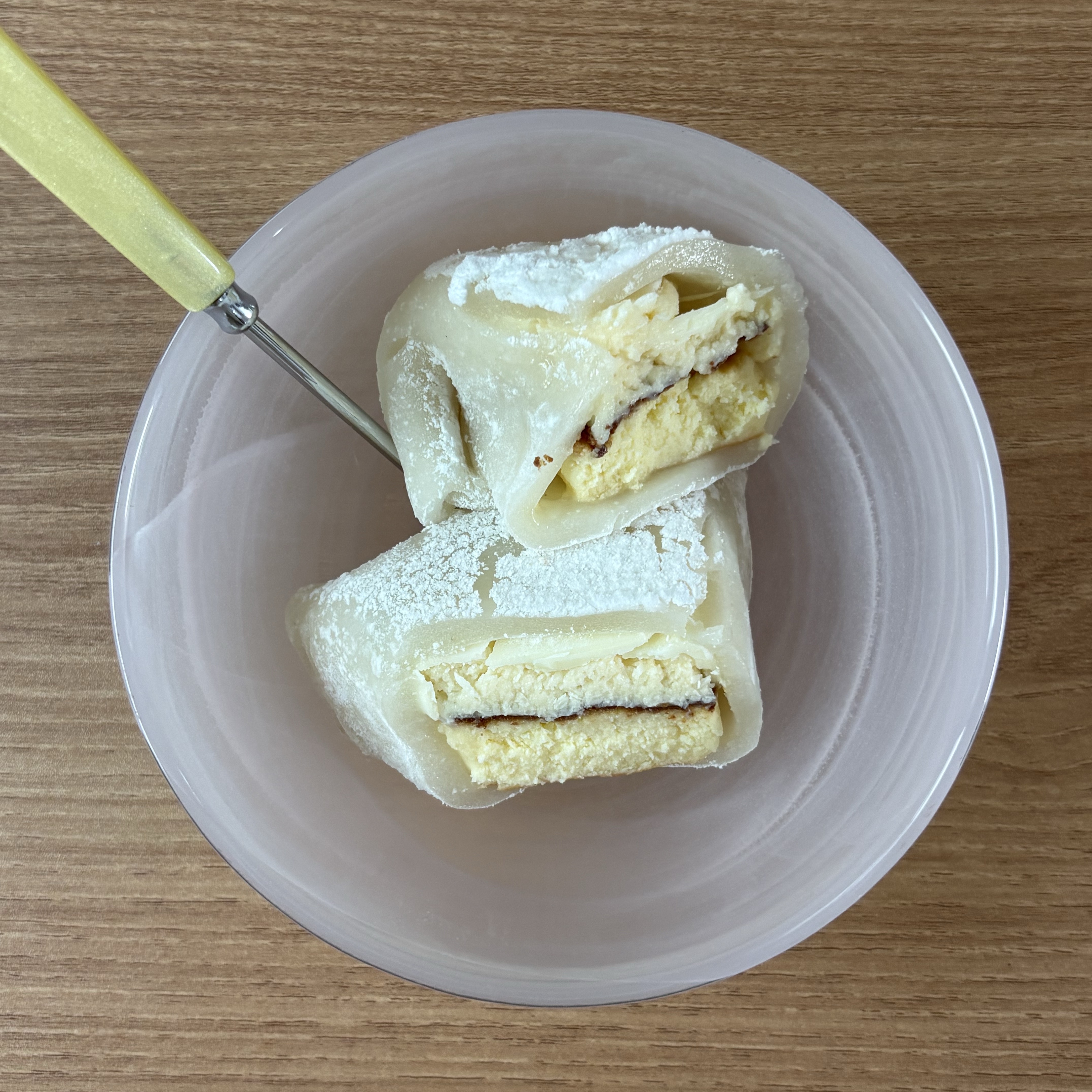 [KREAM 단독] What A Bread Mochi Cheesecake 착용 스타일 - 5