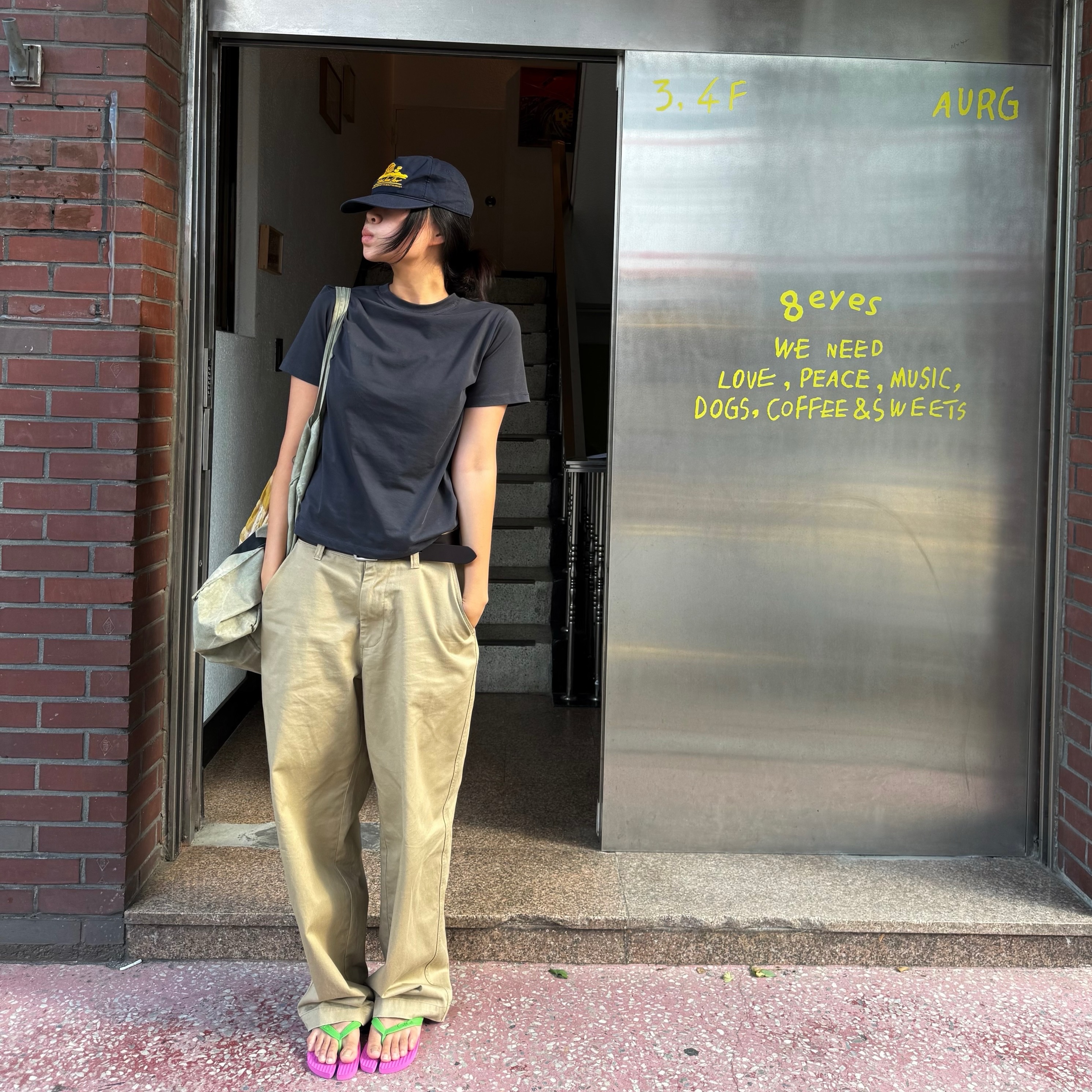 Millo Archive Poid Chino Pants Beige, Millo Archive Poid Chino Pants Black 착용 스타일 - 1
