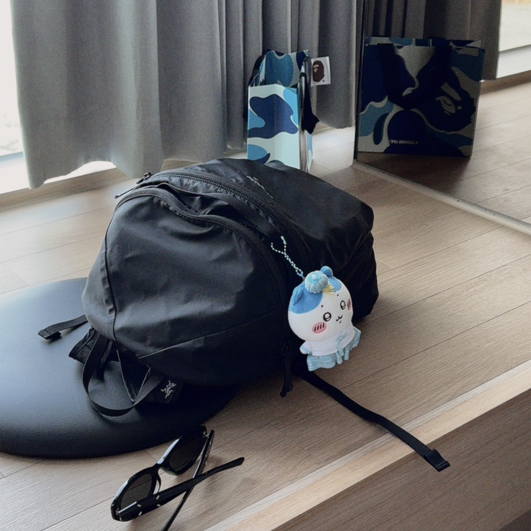 Gentle Monster x Maison Margiela MM204 Black Gray, Arc'teryx Heliad 15 Backpack Black 착용 스타일
