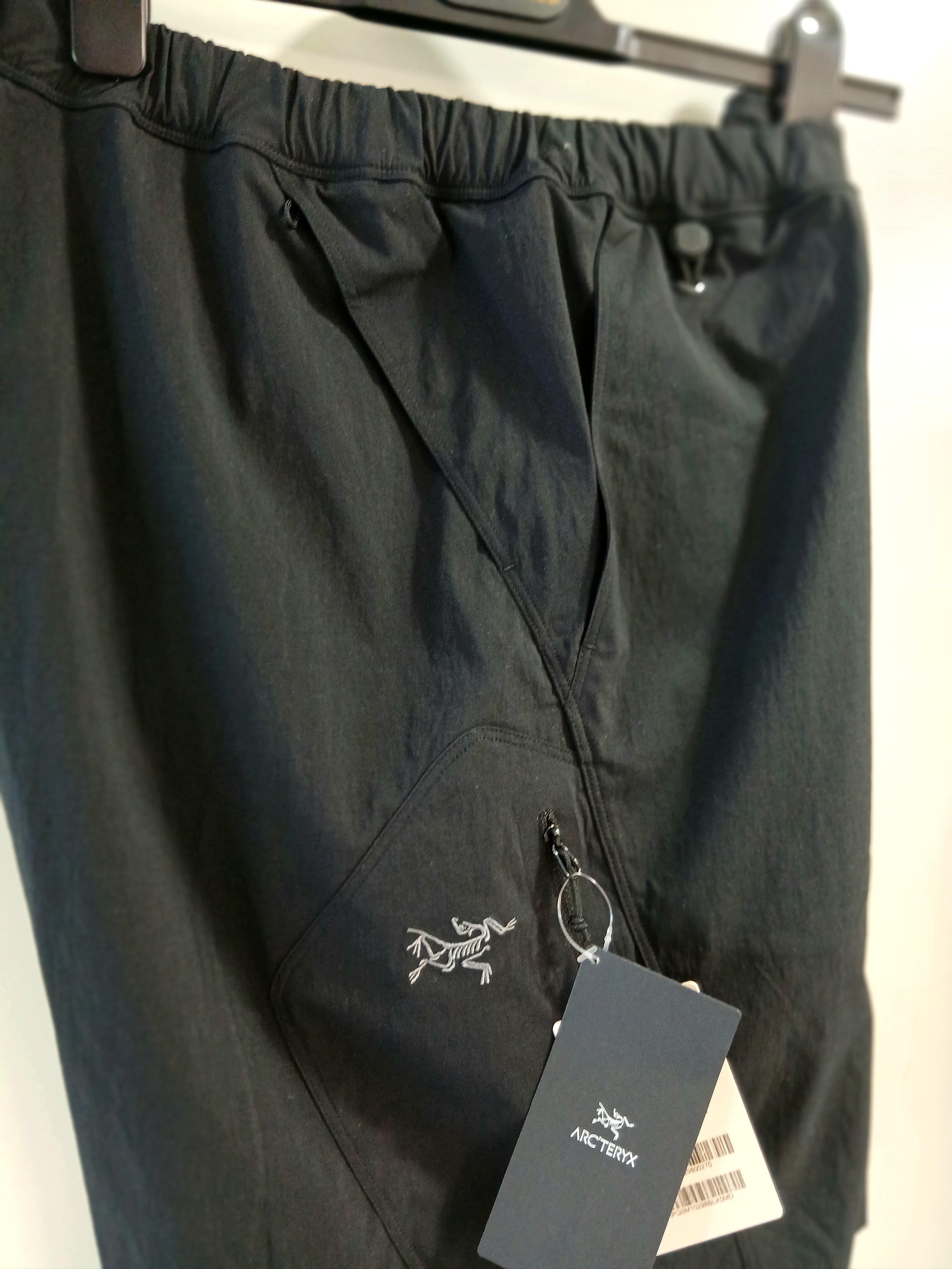 Arc'teryx Konseal Shorts 9 Inch Black 착용 스타일 - 2