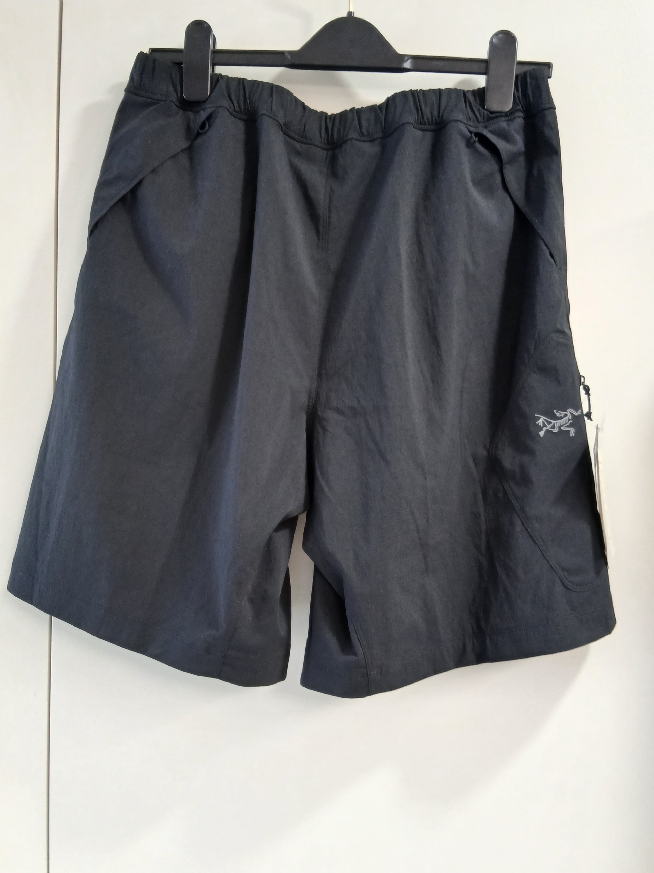 Arc'teryx Konseal Shorts 9 Inch Black 착용 스타일 - 6