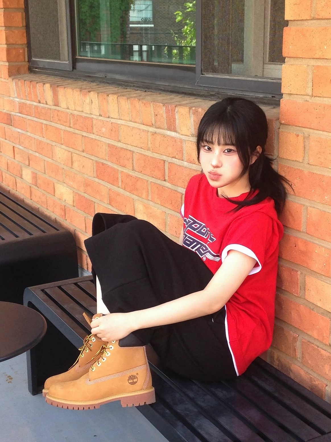 SPORT CHAMBER Pulse Logo T-Shirt Red 착용 스타일 - 3
