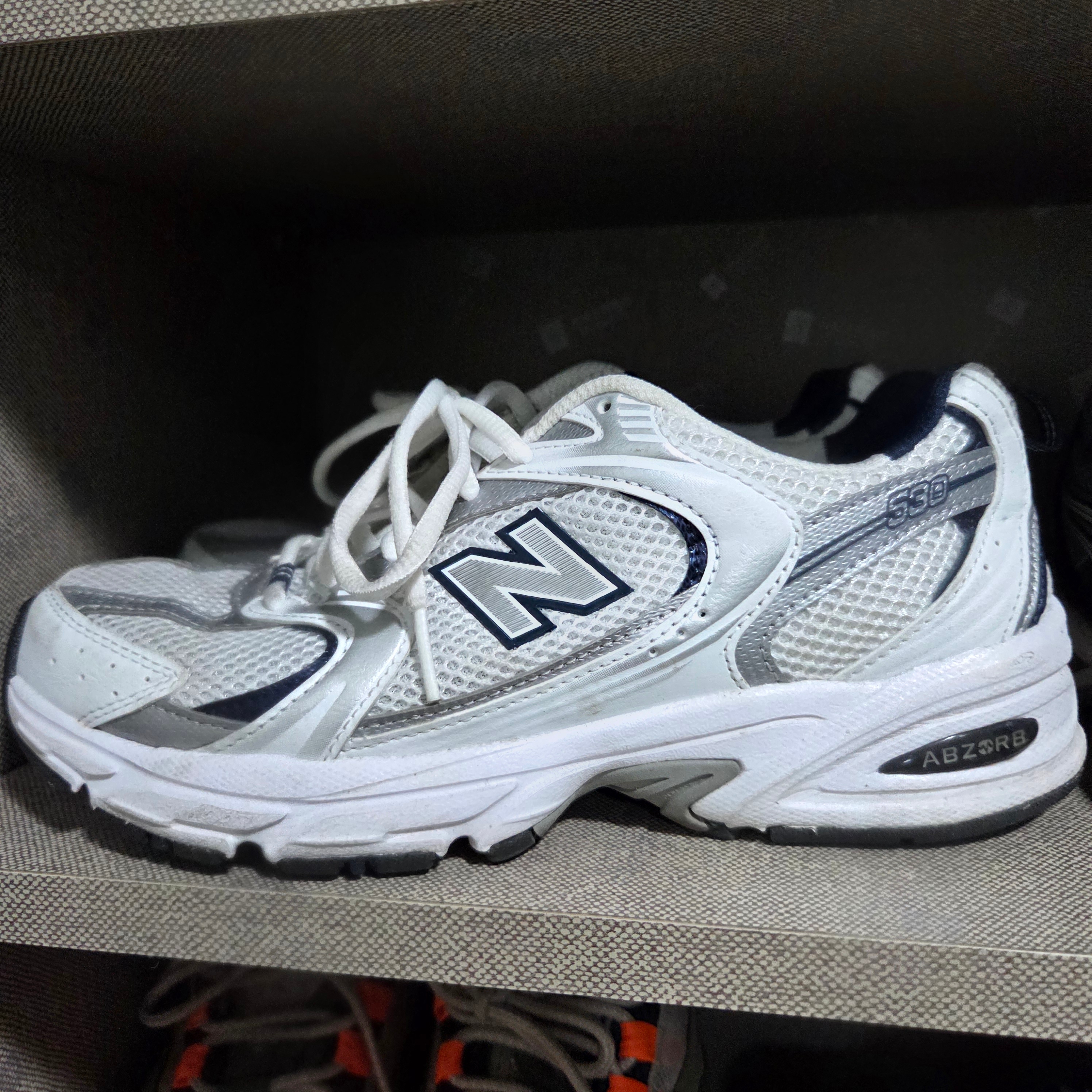 New Balance 530 White 착용 스타일