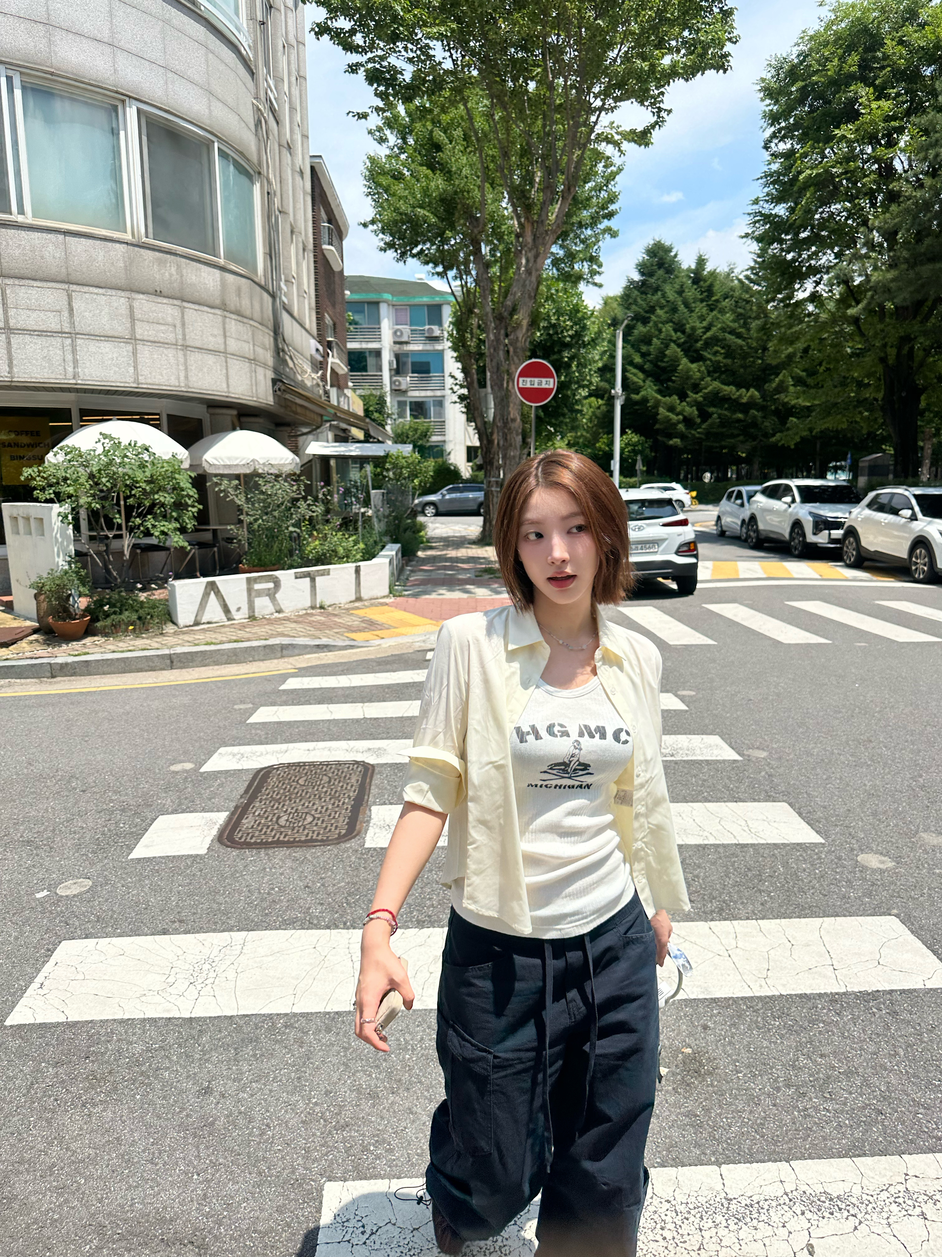 (W) GU Strap Ballet Sneakers Dark Brown, Hysteric Glamour Viva1984 Tank Top White 착용 스타일 - 4