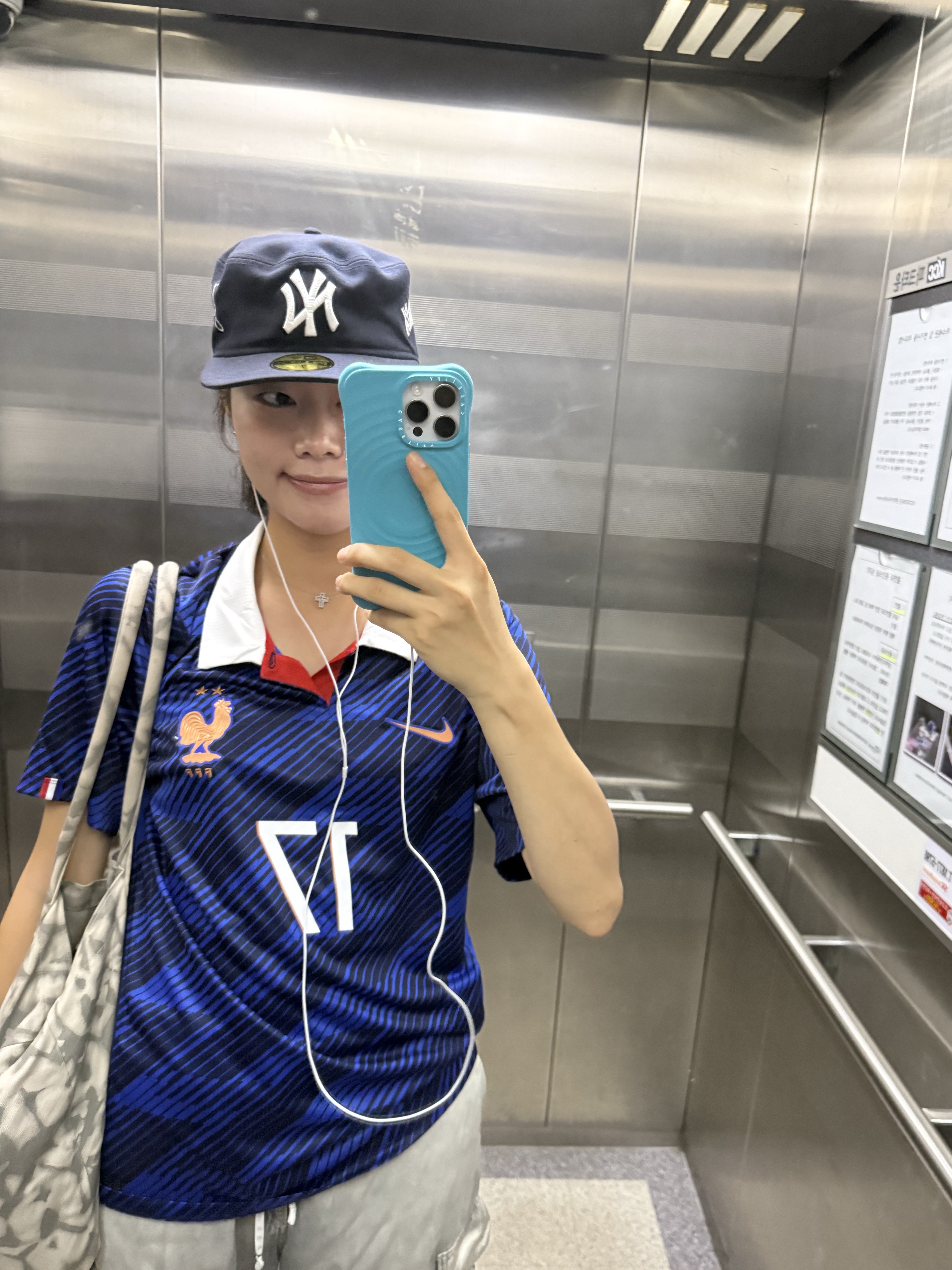 Nike France National Team 2026 Stadium Home Dri-Fit Soccer Jersey Game Royal Blackened Blue (IB5300-480) (Non Marking Ver.) 착용 스타일
