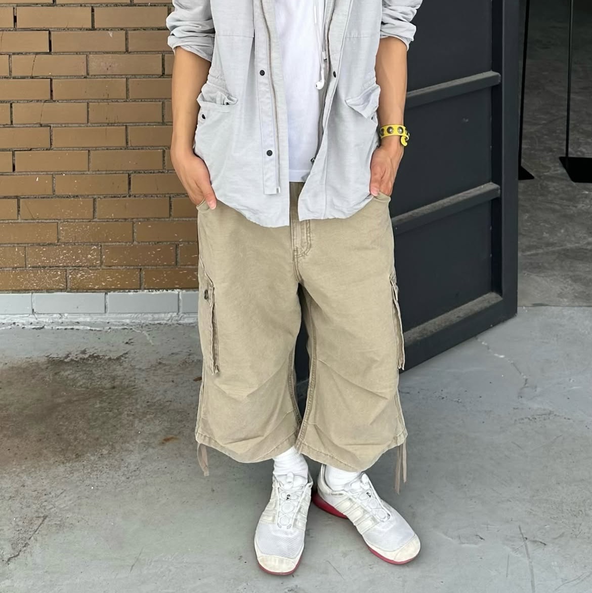 CHOWOO Vintage Military Capri Cargo Pants Washed Beige, CHOWOO Vintage Military Capri Cargo Pants Washed Khaki 착용 스타일 - 5