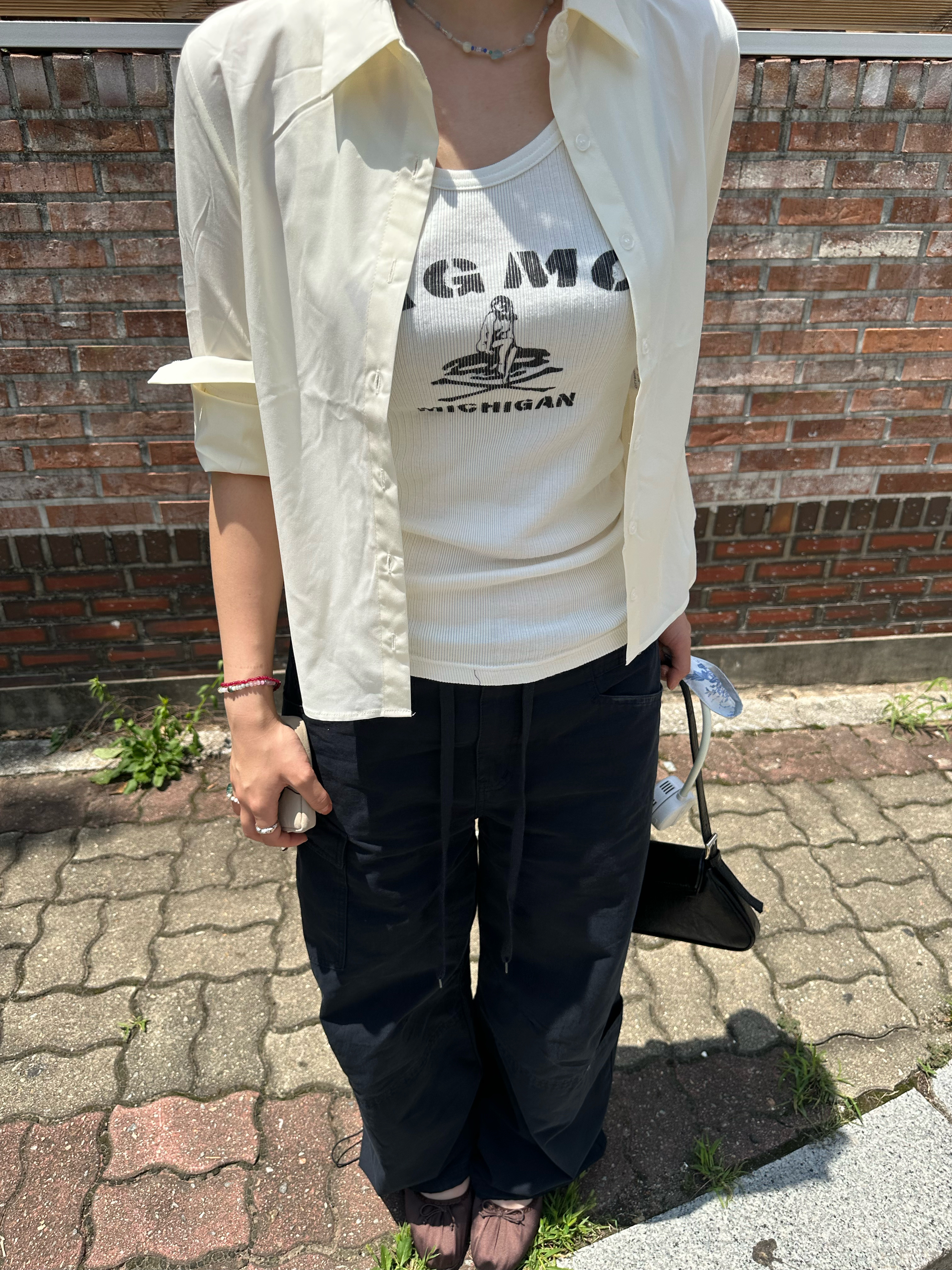 (W) GU Strap Ballet Sneakers Dark Brown, Hysteric Glamour Viva1984 Tank Top White 착용 스타일 - 1