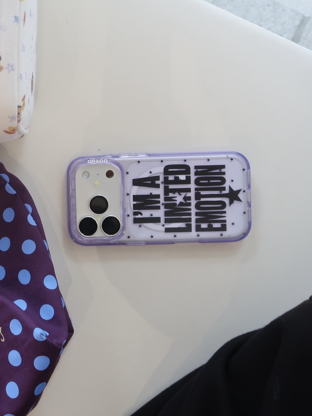 GRAGG MAGSAFE LAYERS FRAME CASE CLEAR PURPLE LIMITED EMOTION, Nff Eddy Ring White 착용 스타일 - 2