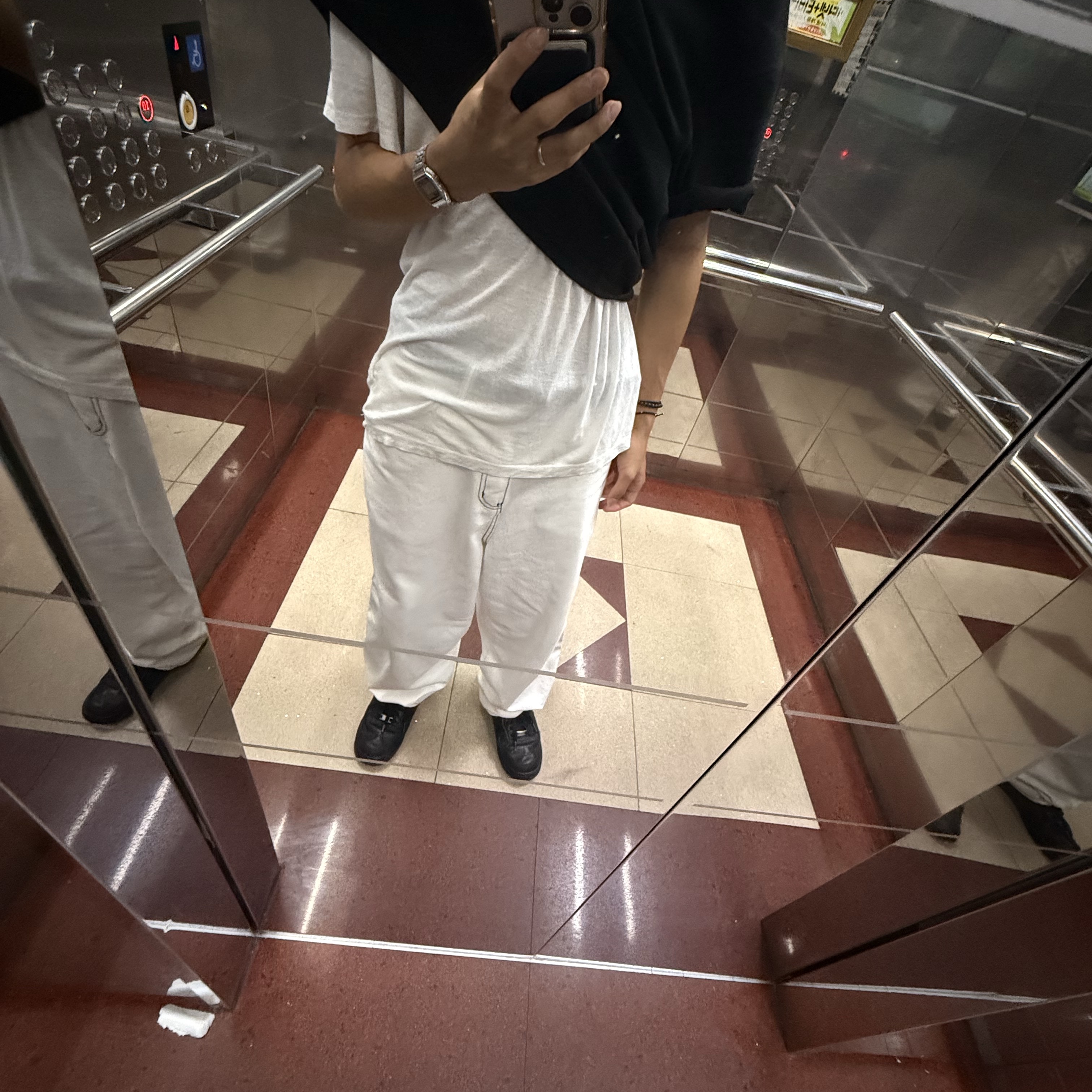 Suade Contour Pocket Denim White 착용 스타일