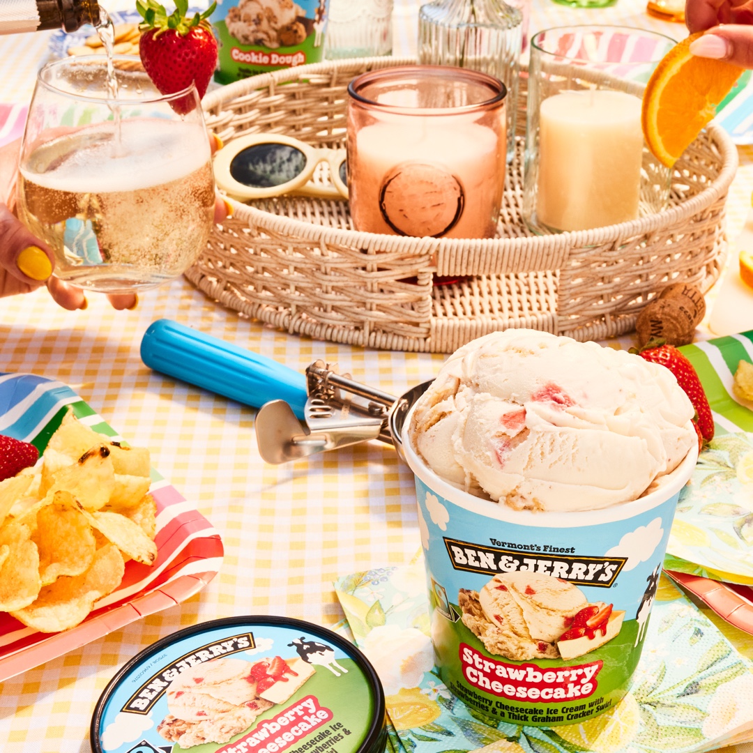 [KREAM 단독] Ben&Jerry's 3 Pint Set + FREE PB S'more Pint, Scoop Spoon & Insulated Bag, Ben&Jerry's Ice Cream Cake + FREE PB S'more Pint + Scoop Spoon 착용 스타일 - 3