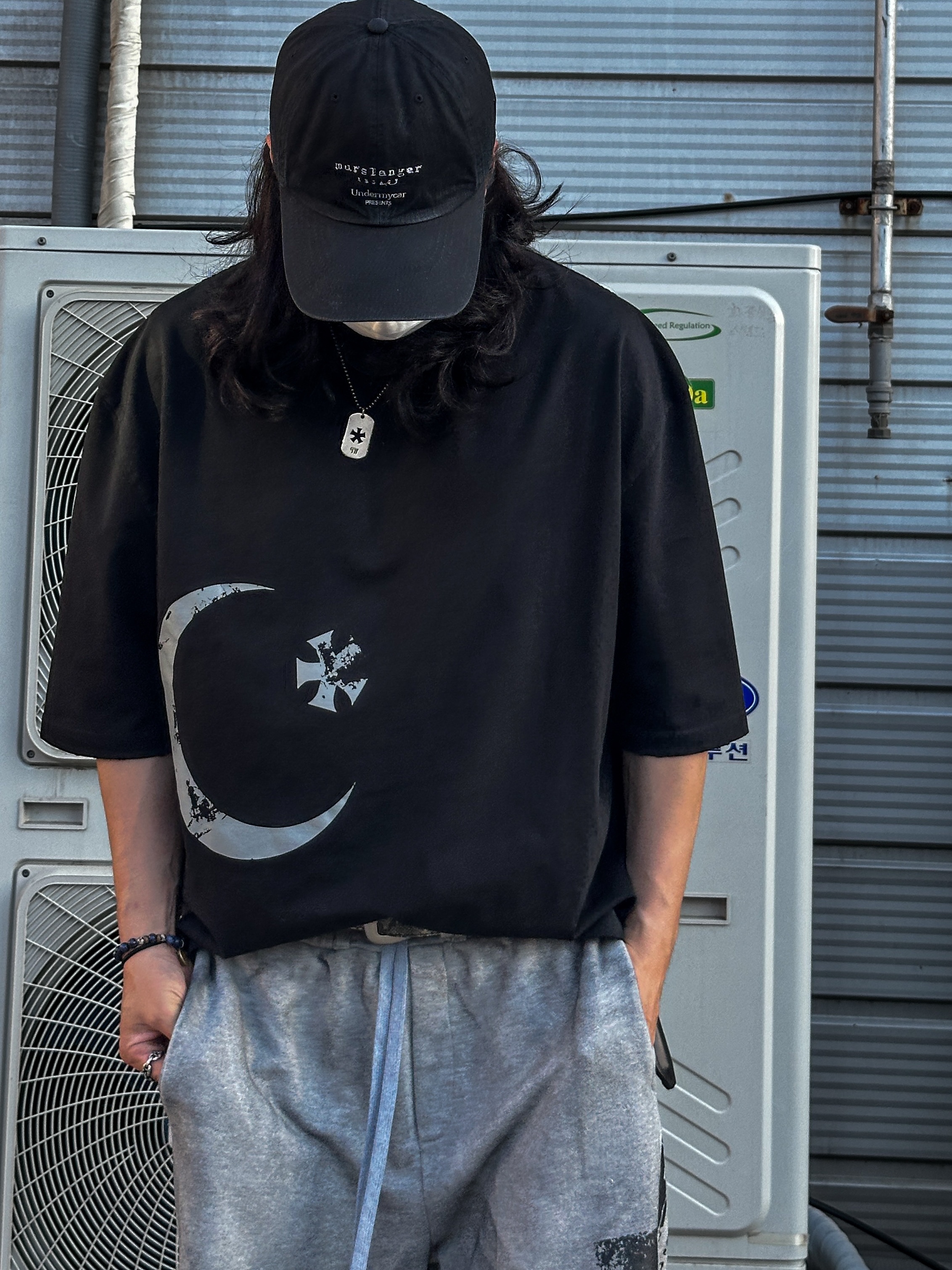 Adidas Yeezy BSKTBL Knit Slate Onyx, tornortied Messiah Cross Sweat Bermuda Gray 착용 스타일 - 3