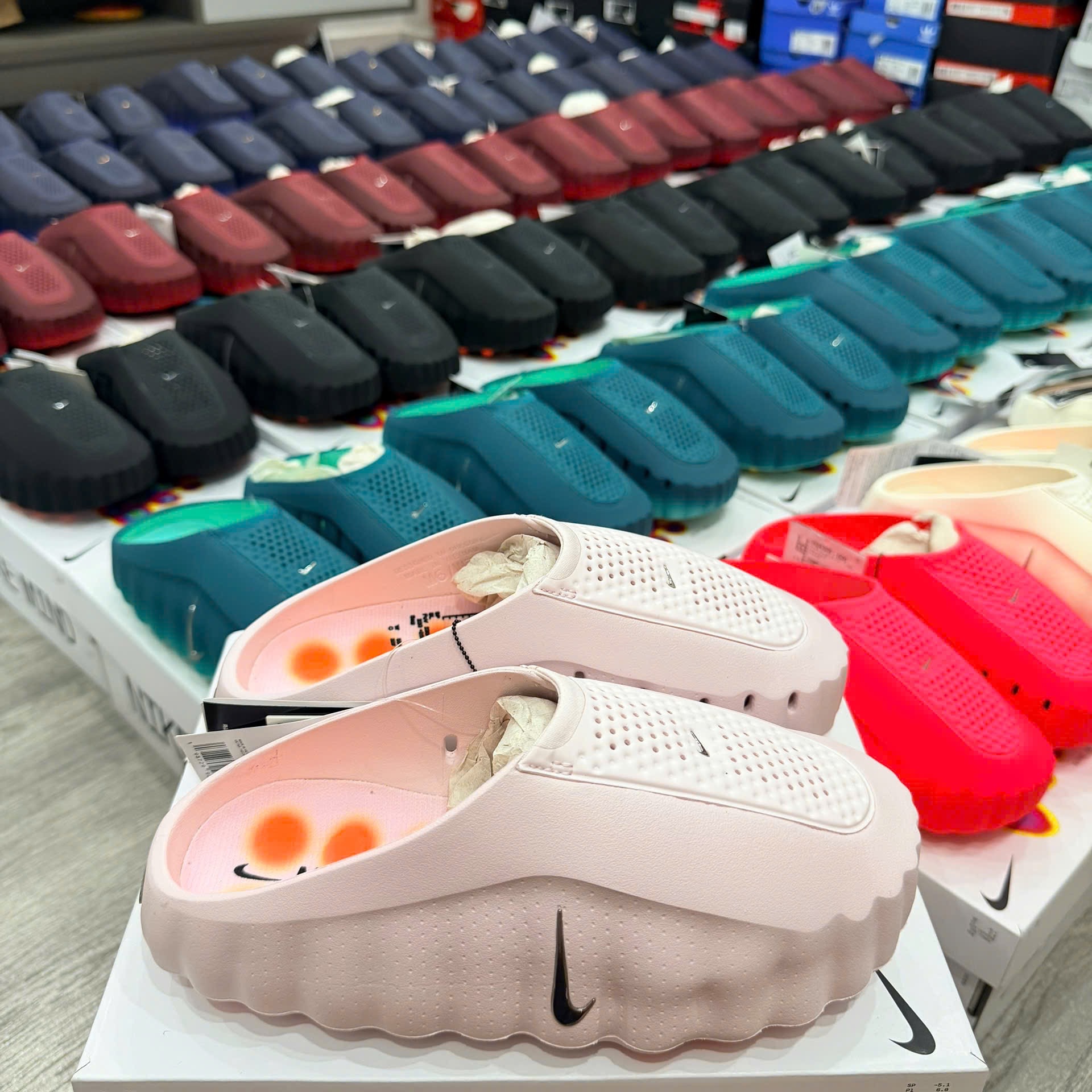(W) Nike Mind 001 Sail Hyper Crimson, Nike Mind 001 Blackened Blue Metallic Copper 착용 스타일 - 7
