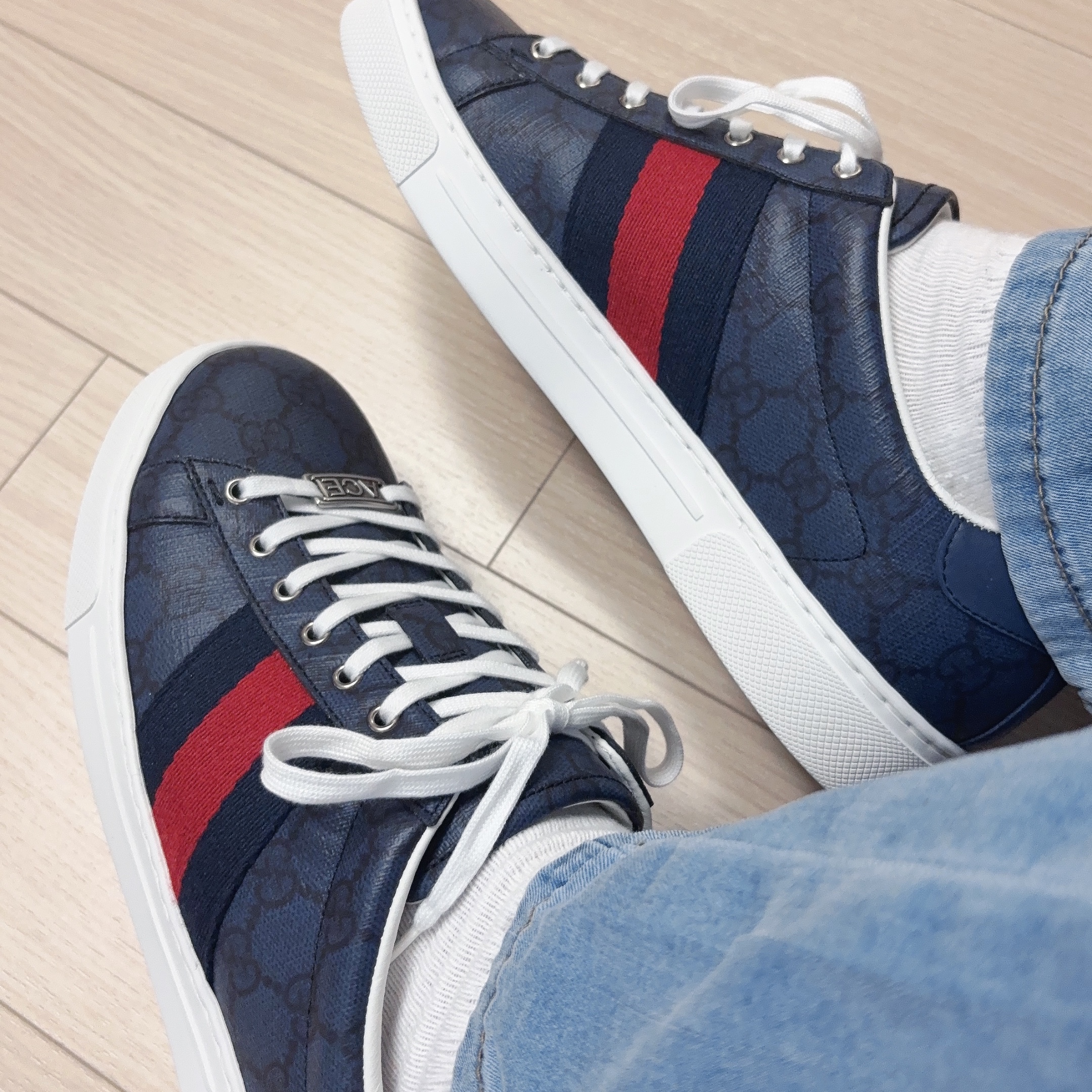 Gucci Ace Sneakers with Web Black Supreme 착용 스타일