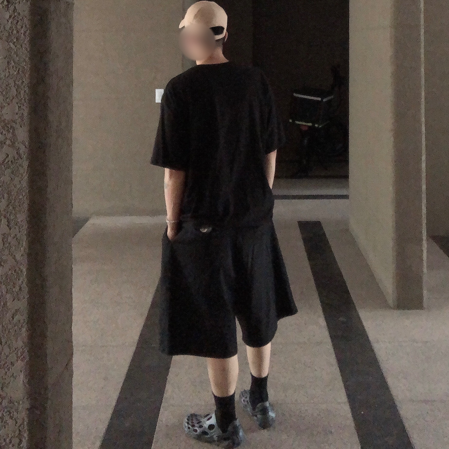 Undermycar Mu.04 Anti Fxxking Logo Play Oversized Sweat Shorts Black 착용 스타일 - 3