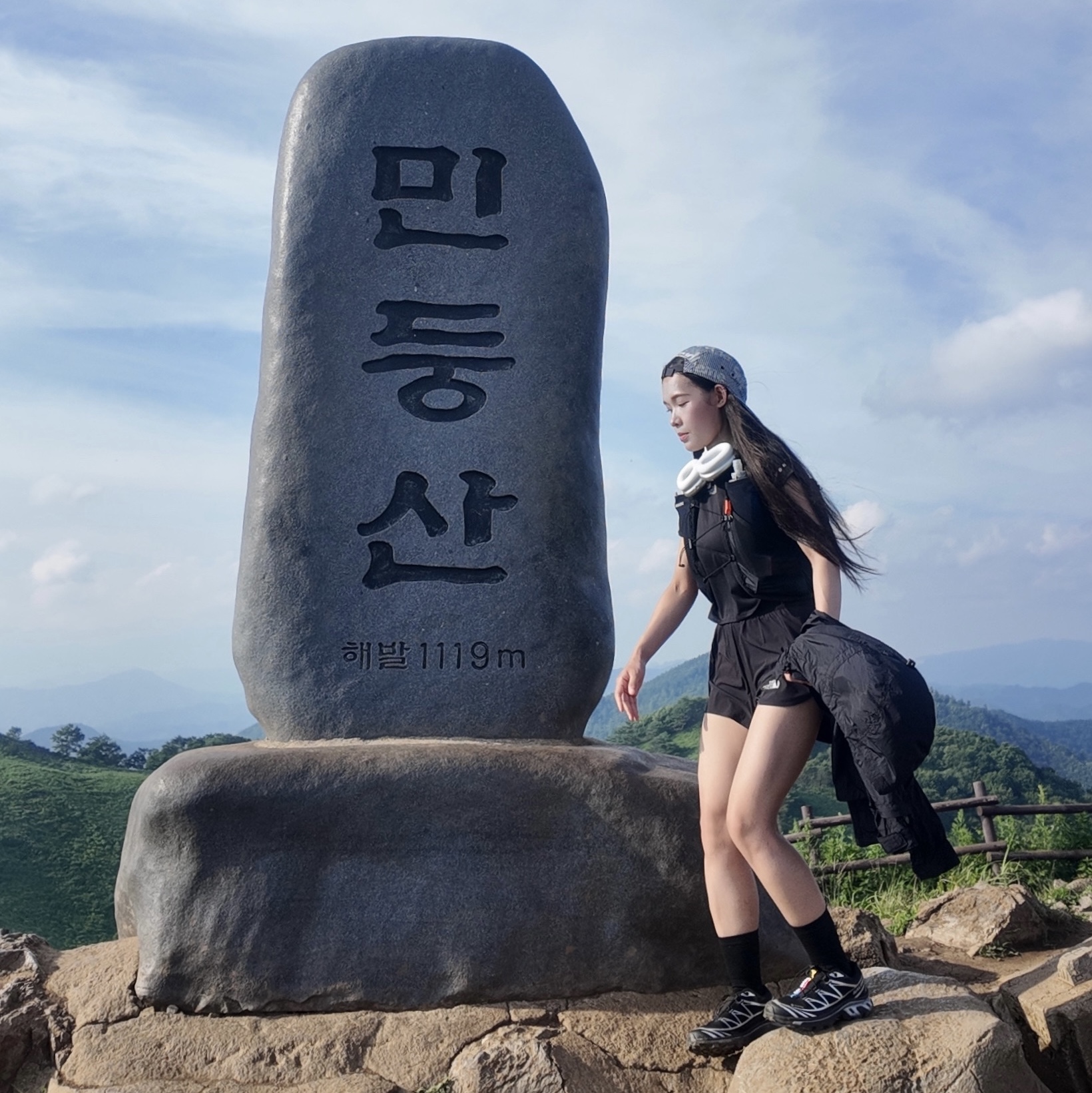 Salomon Active Skin 8 Set Black Metal, The North Face White Label Sheldon Jacket Black 착용 스타일 - 7