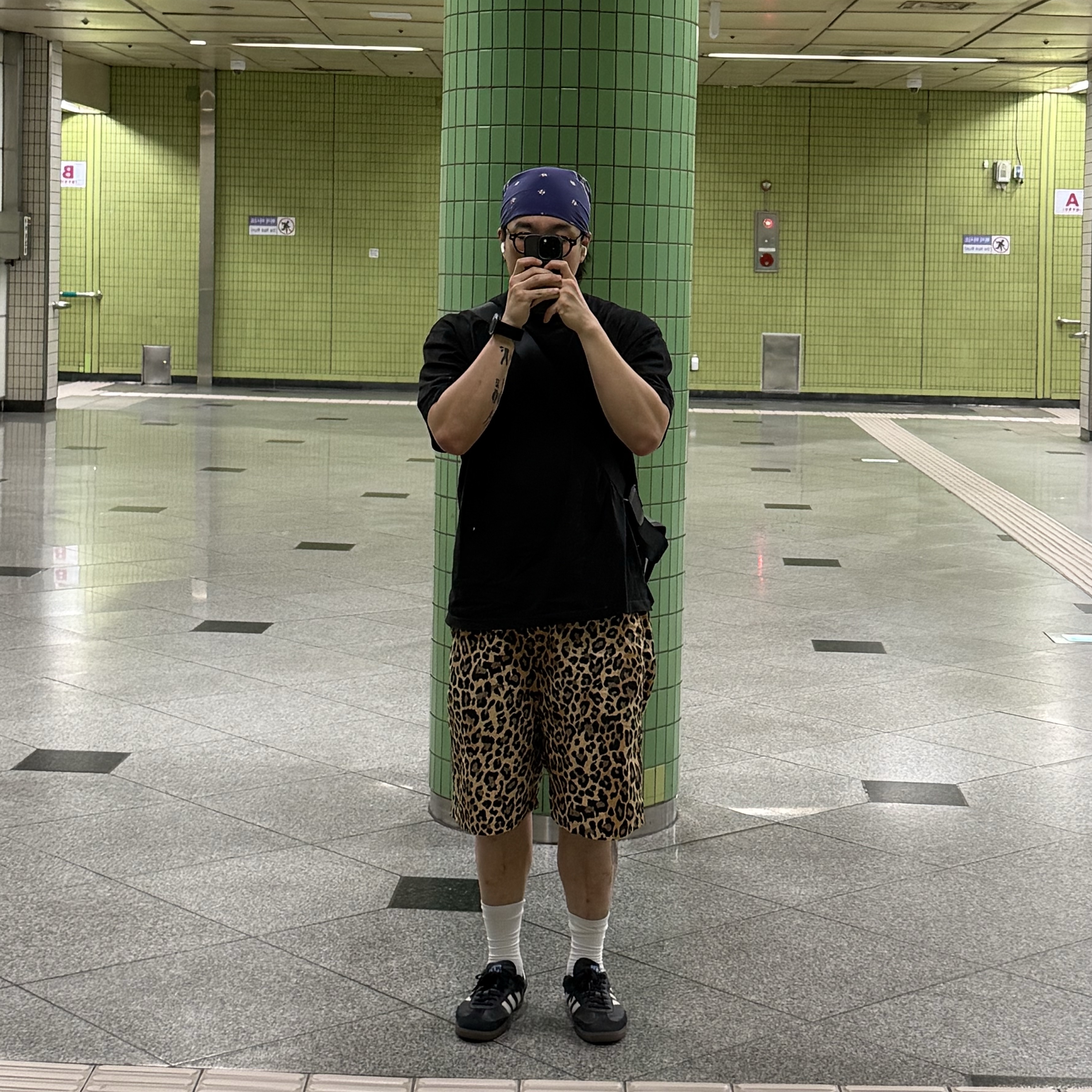 Kapital Combed Burberry Leopard Print Easy Shorts Brown 착용 스타일