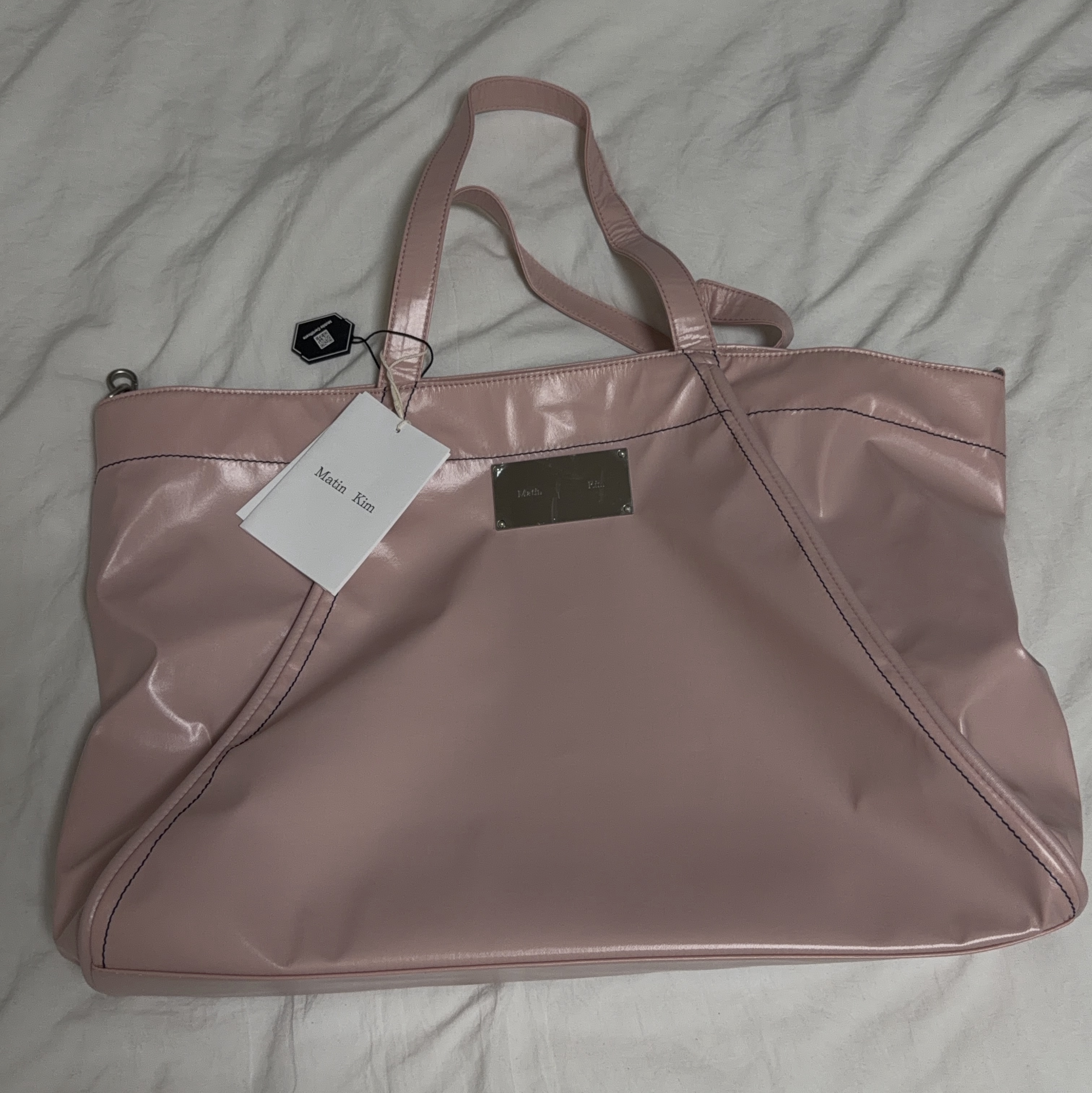 Matin Kim Big Coating Tote Bag Pink 착용 스타일 - 1