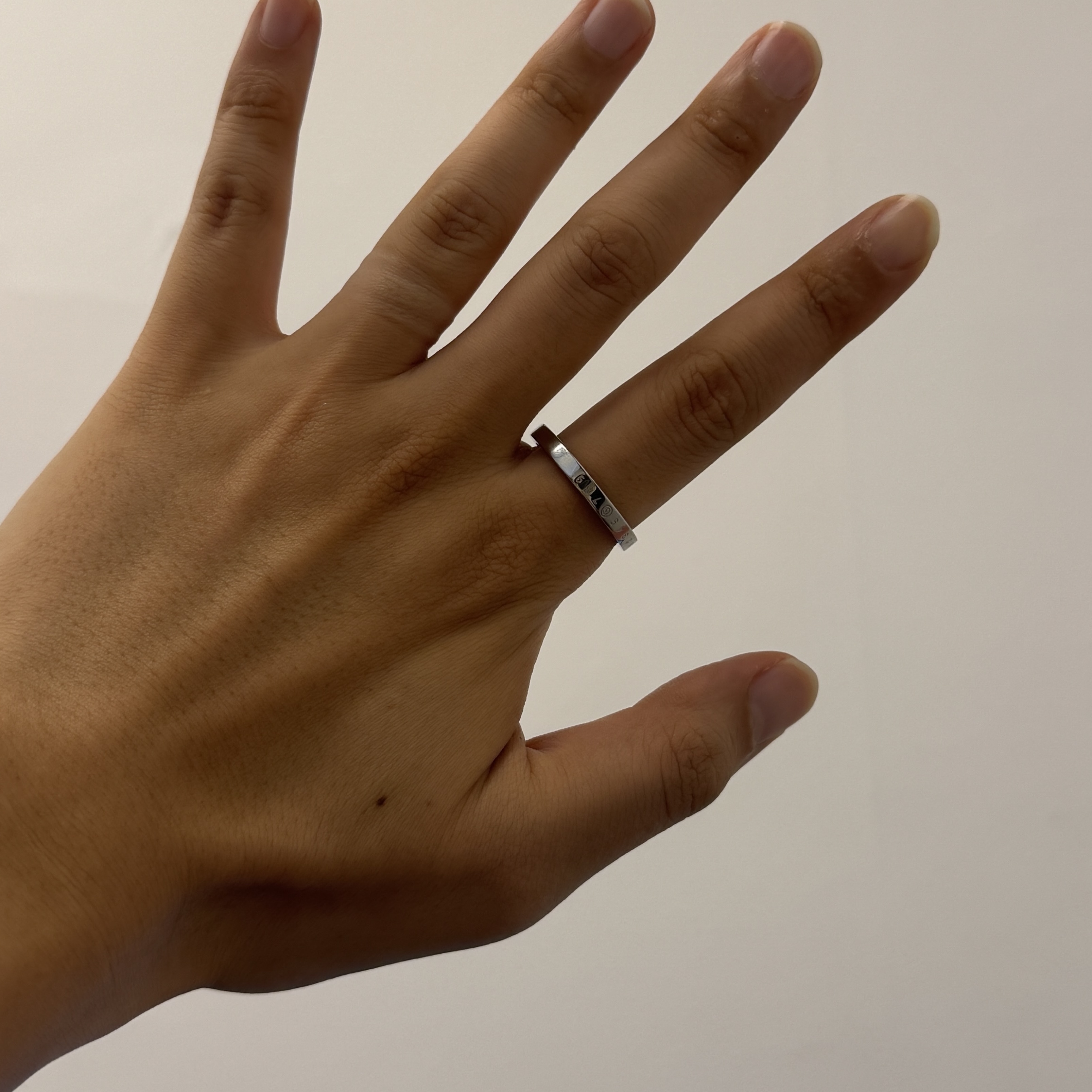 (W) MM6 Maison Margiela Numeric Minimal Signature Ring Silver Palladium 착용 스타일 - 2