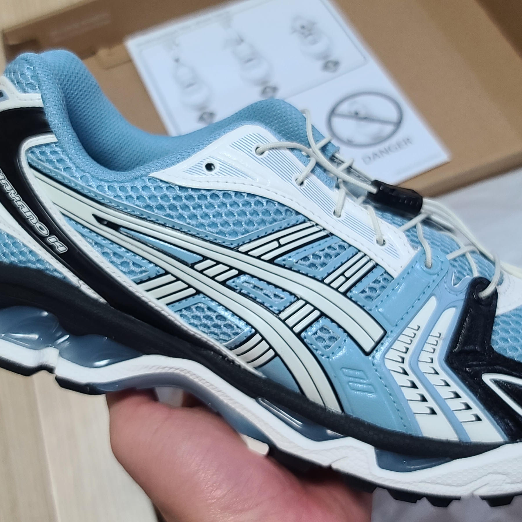 Asics Unlimited Gel-Kayano 14 Mist Cream 착용 스타일