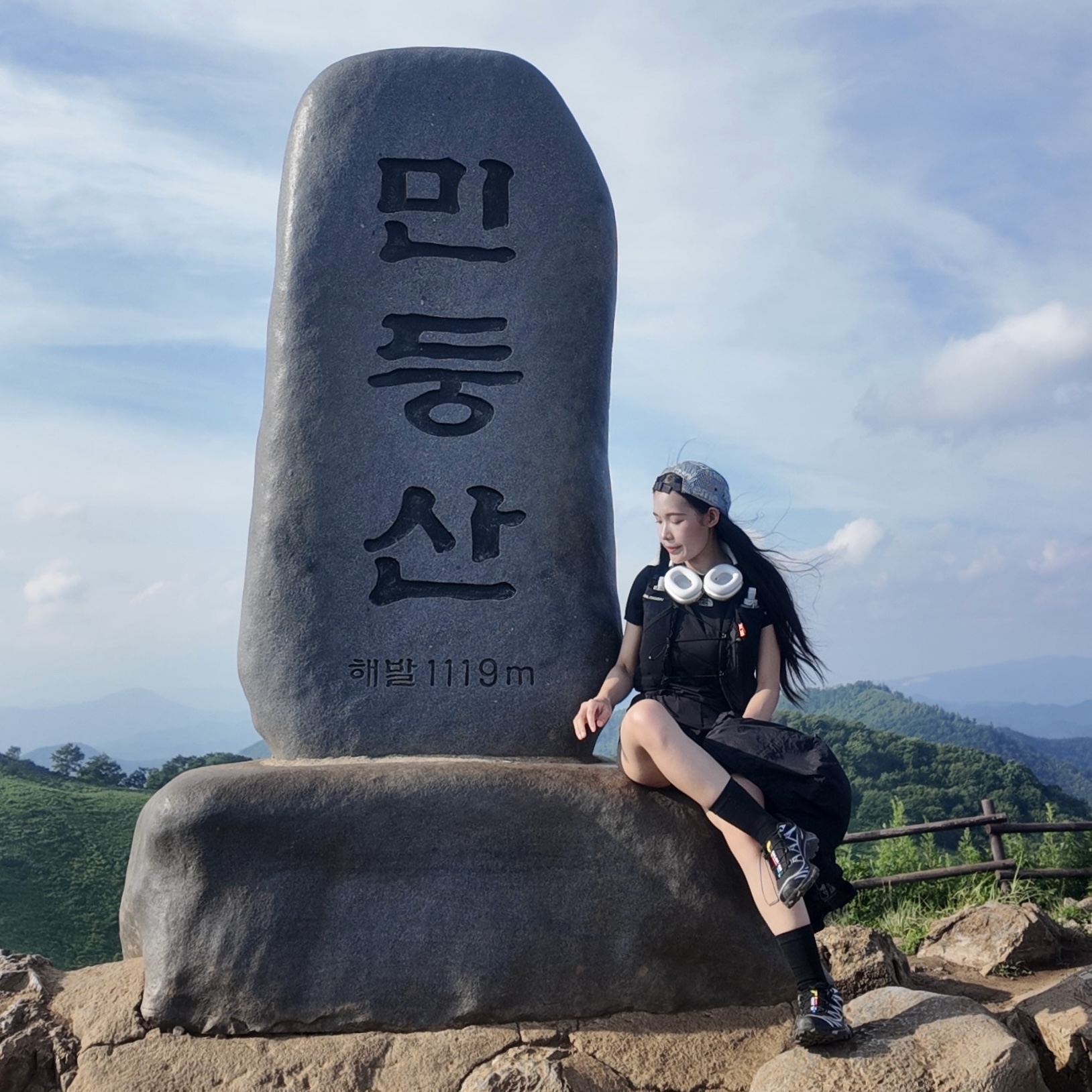 Salomon Active Skin 8 Set Black Metal, The North Face White Label Sheldon Jacket Black 착용 스타일 - 6