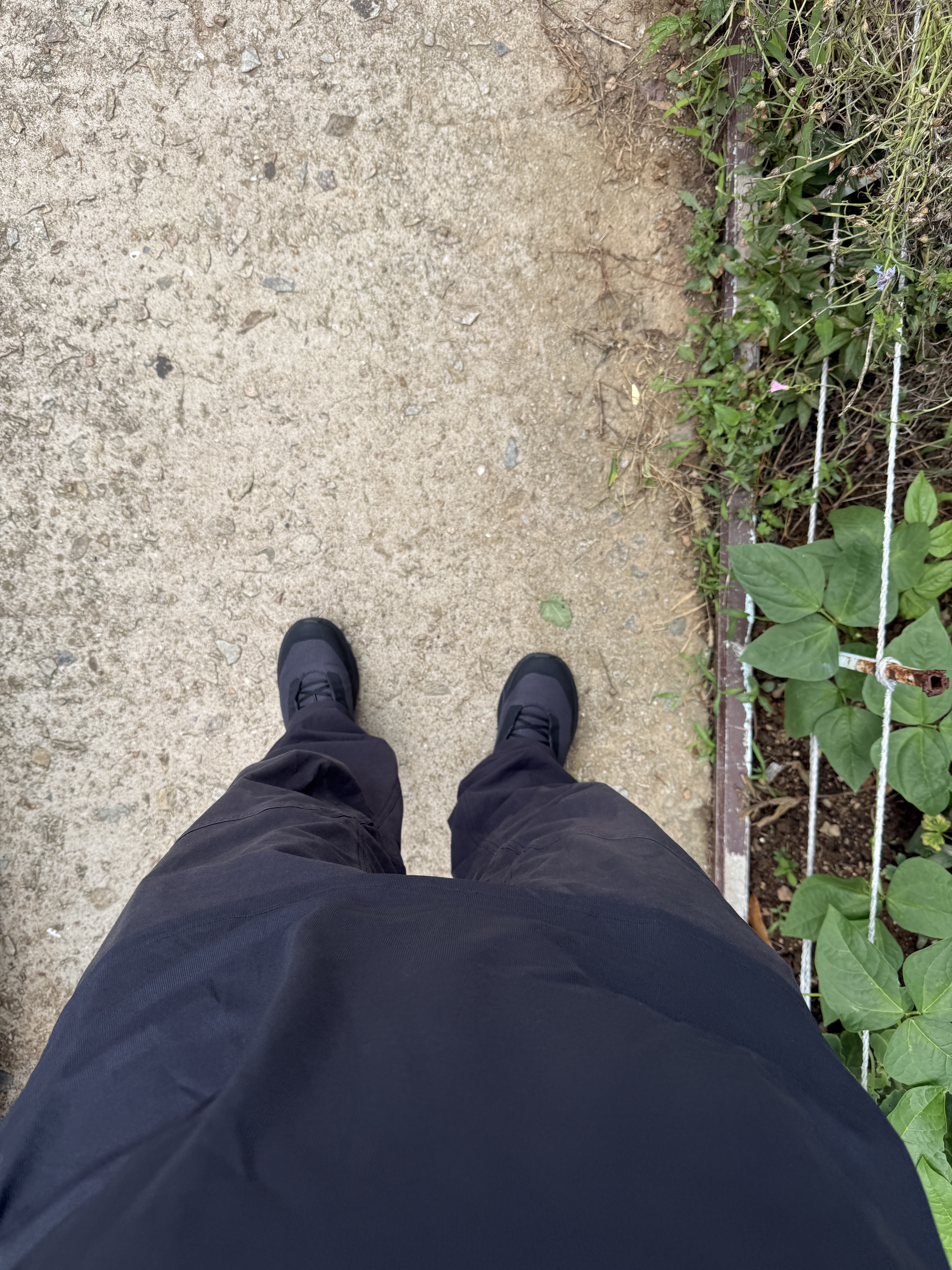 Arc'teryx Cormac Crew SS T-Shirt Black, Arc'teryx Cronin Cotton Pants Black 착용 스타일