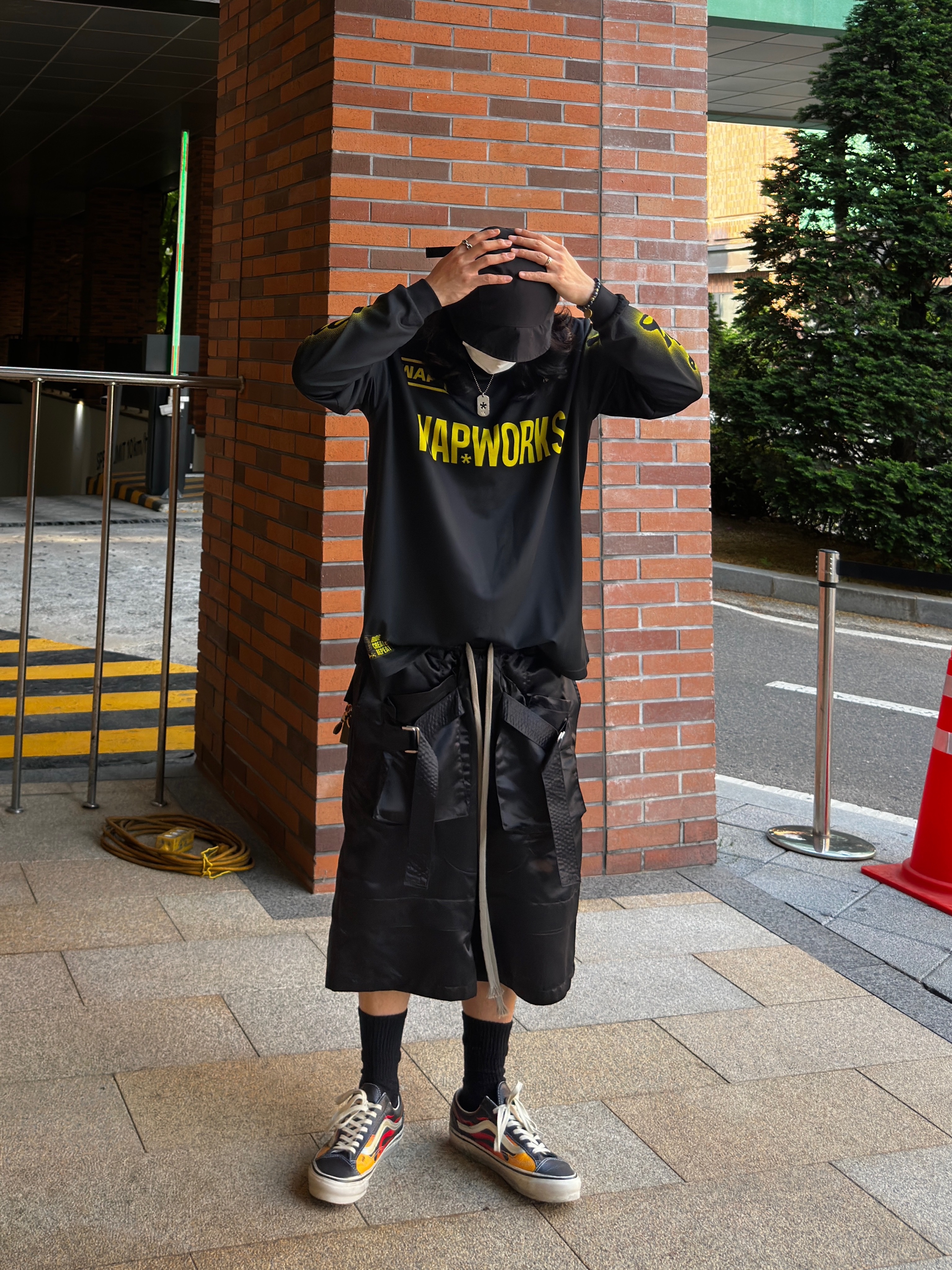 Vans LX Old Skool Flame Black Orange, Wapworks Layered Moto Mesh Jersey Black 착용 스타일 - 2
