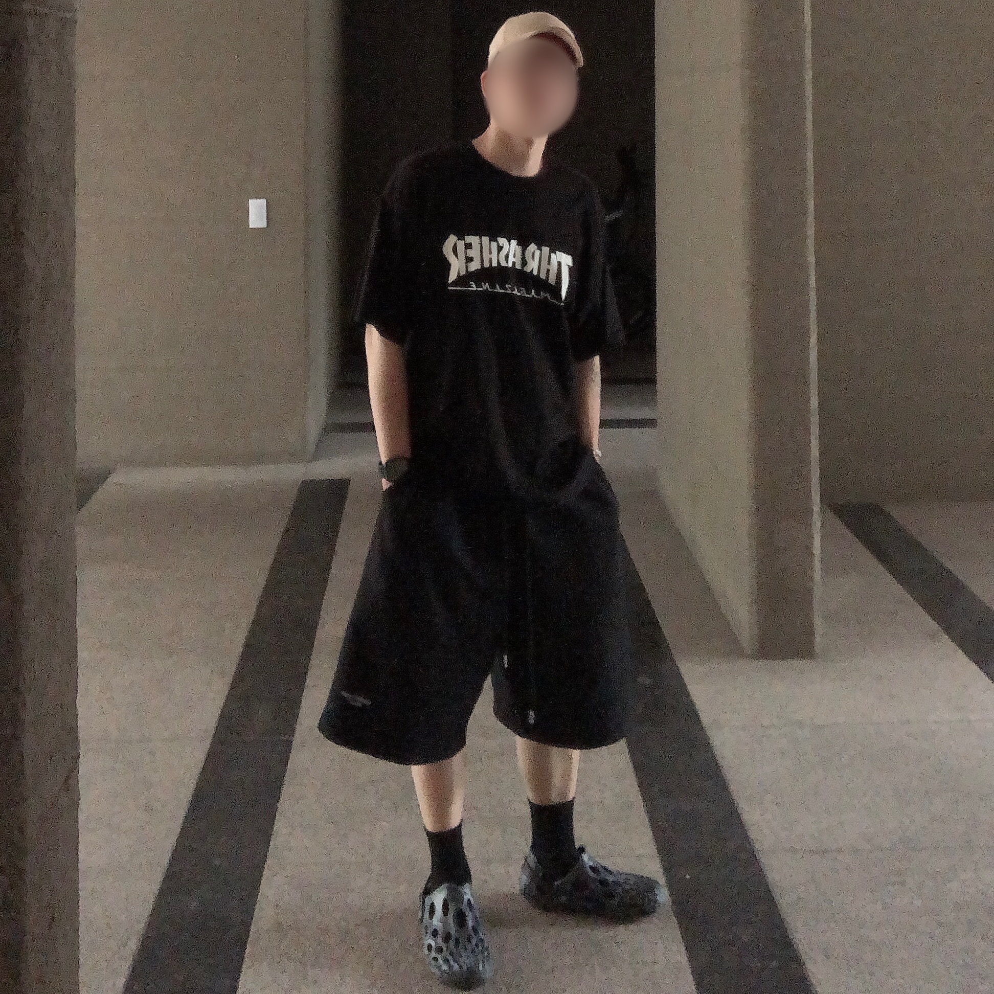 Undermycar Mu.04 Anti Fxxking Logo Play Oversized Sweat Shorts Black 착용 스타일 - 2