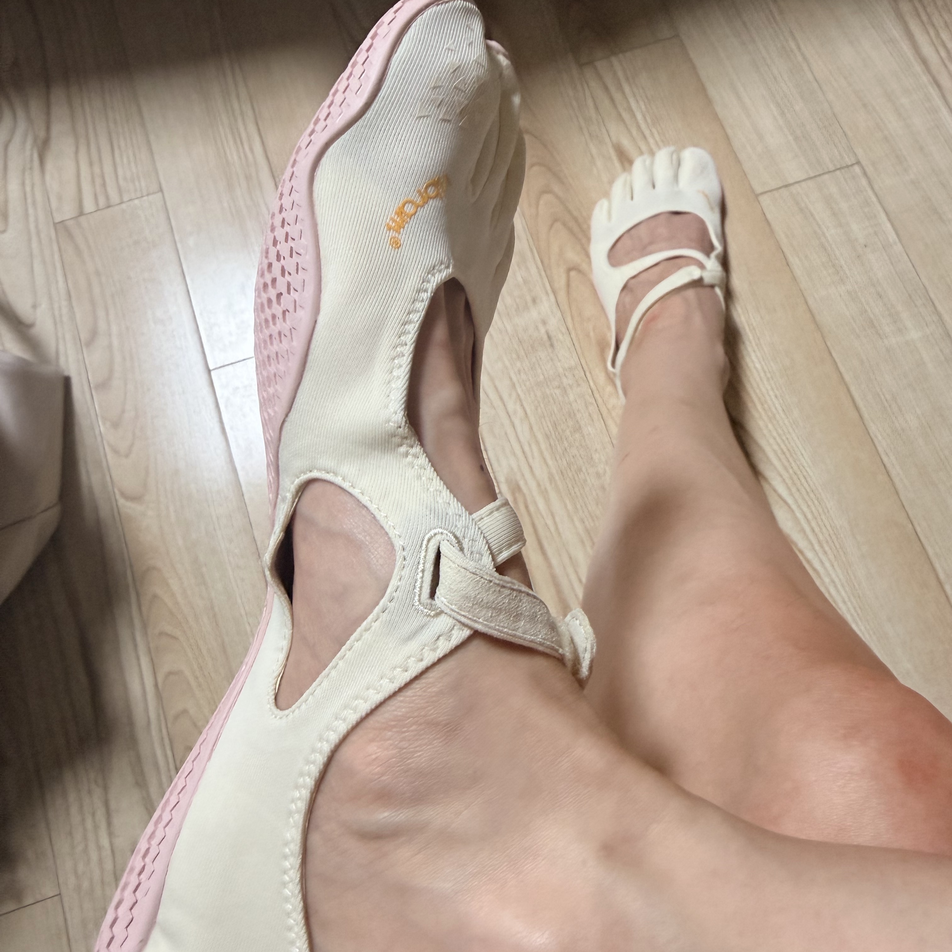 (W) Vibram Fivefingers V-Soul Ivory Dusty Pink 착용 스타일 - 4