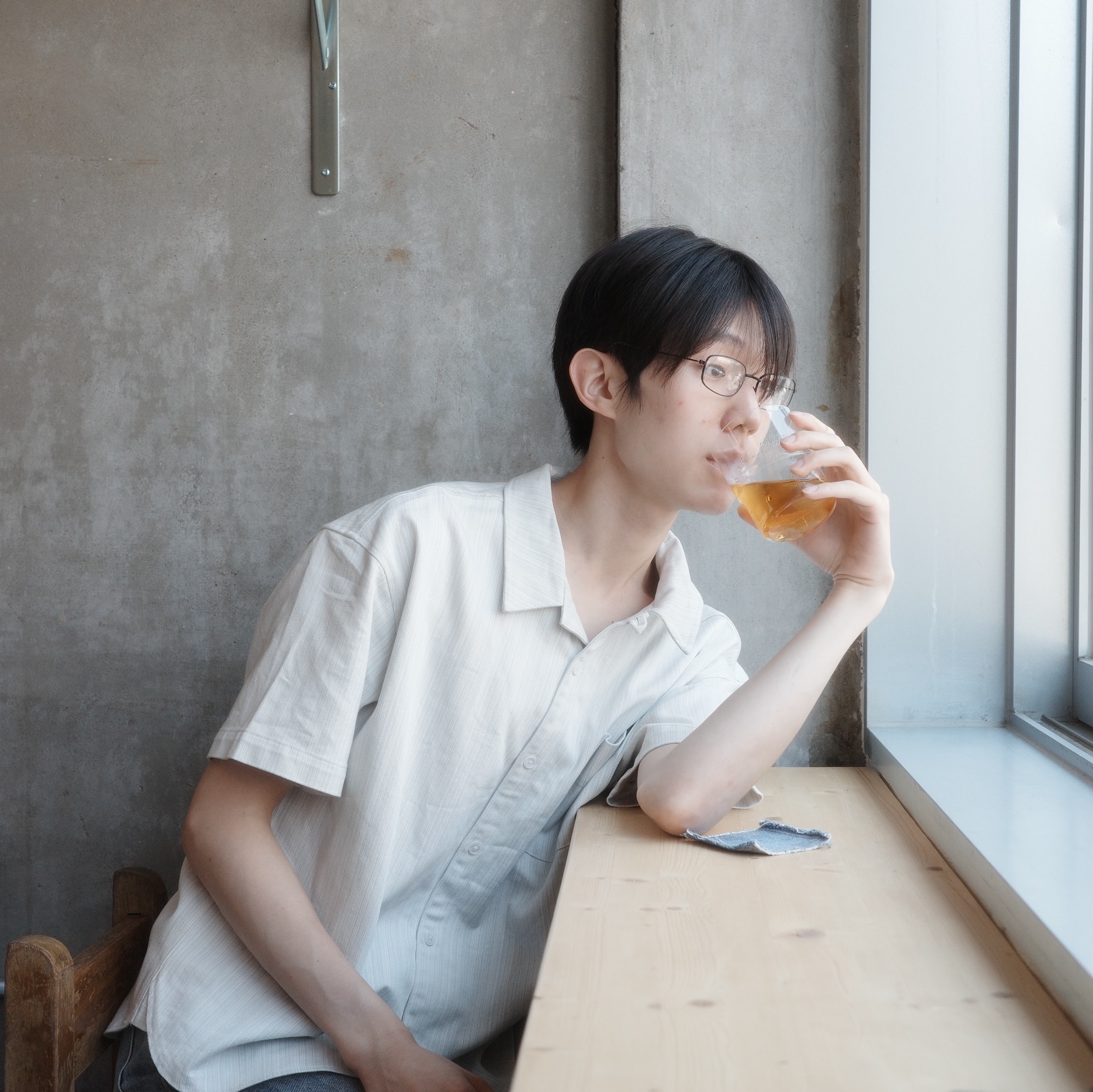 Millo Archive Tonal Weave Half Shirt Light Blue, Millo Archive Bleak Overdyed Boston Bag Black 착용 스타일 - 3