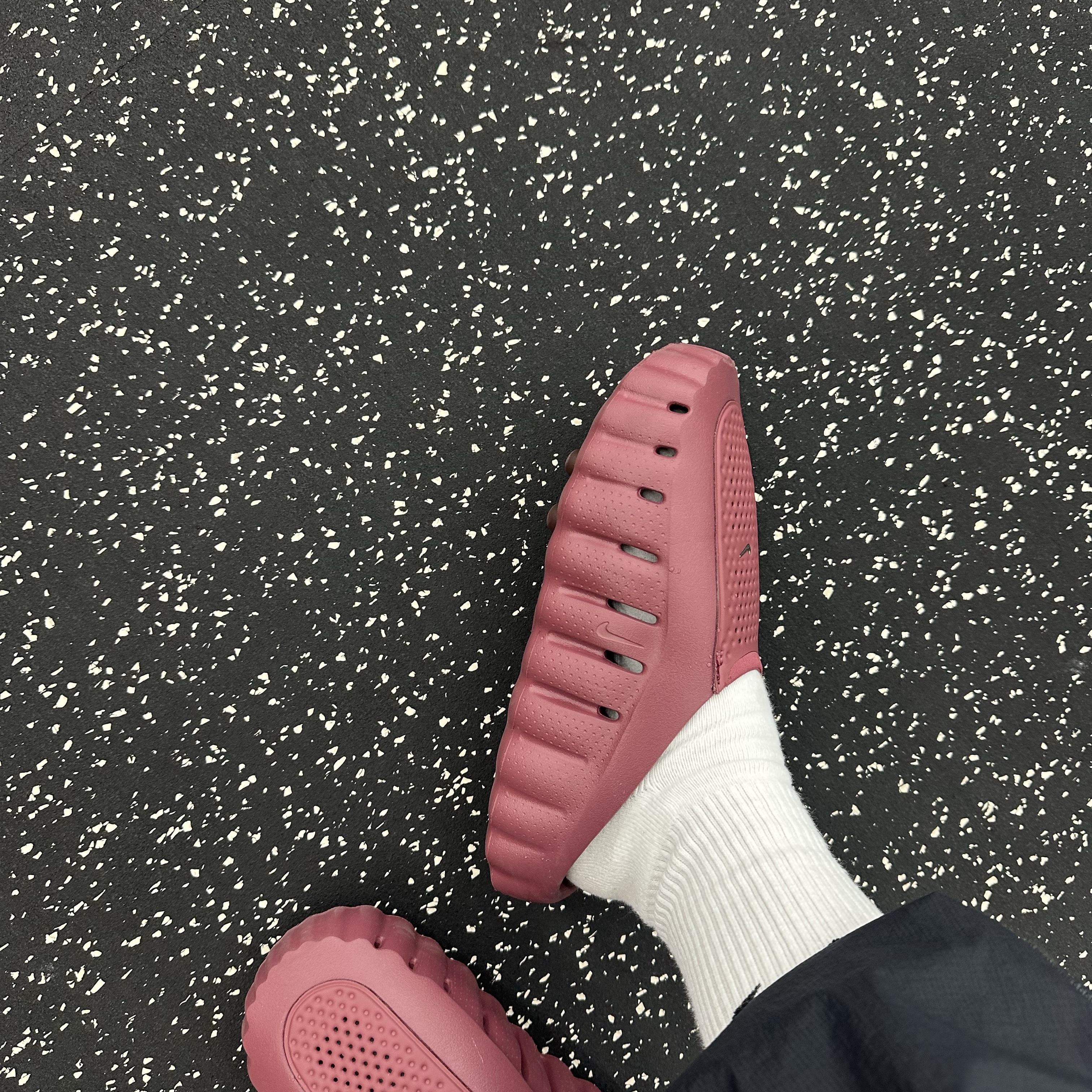 (W) Nike Mind 001 Pink Smoke 착용 스타일 - 2