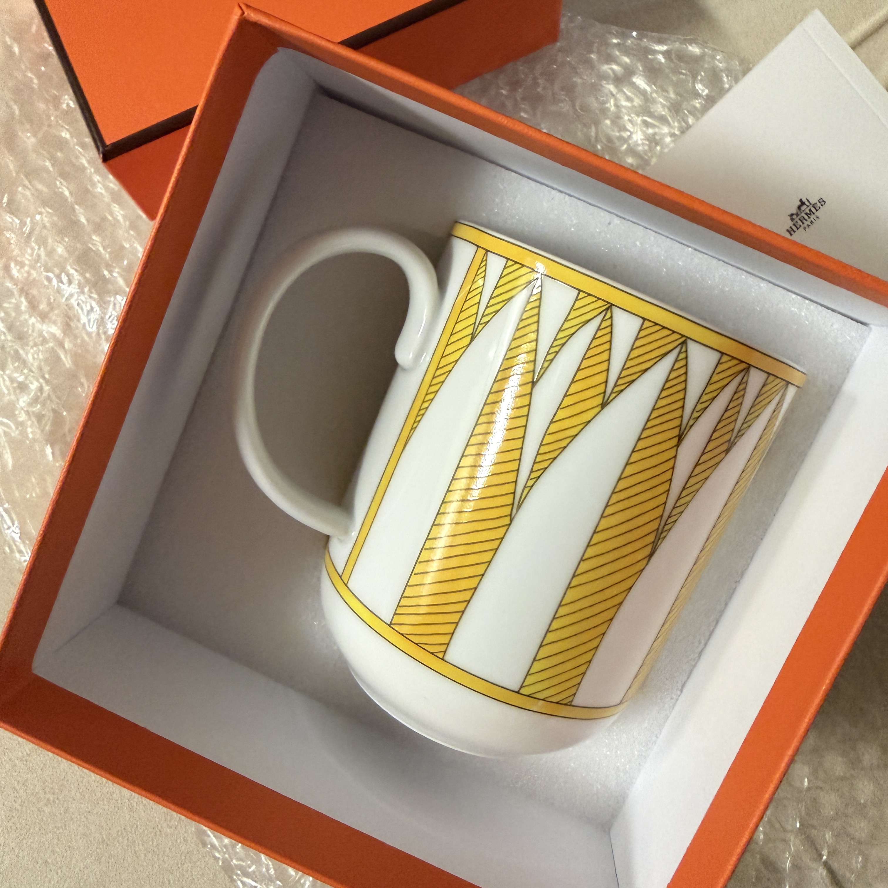 Hermes Soleil D'Hermes Mug n°2 Yellow 착용 스타일
