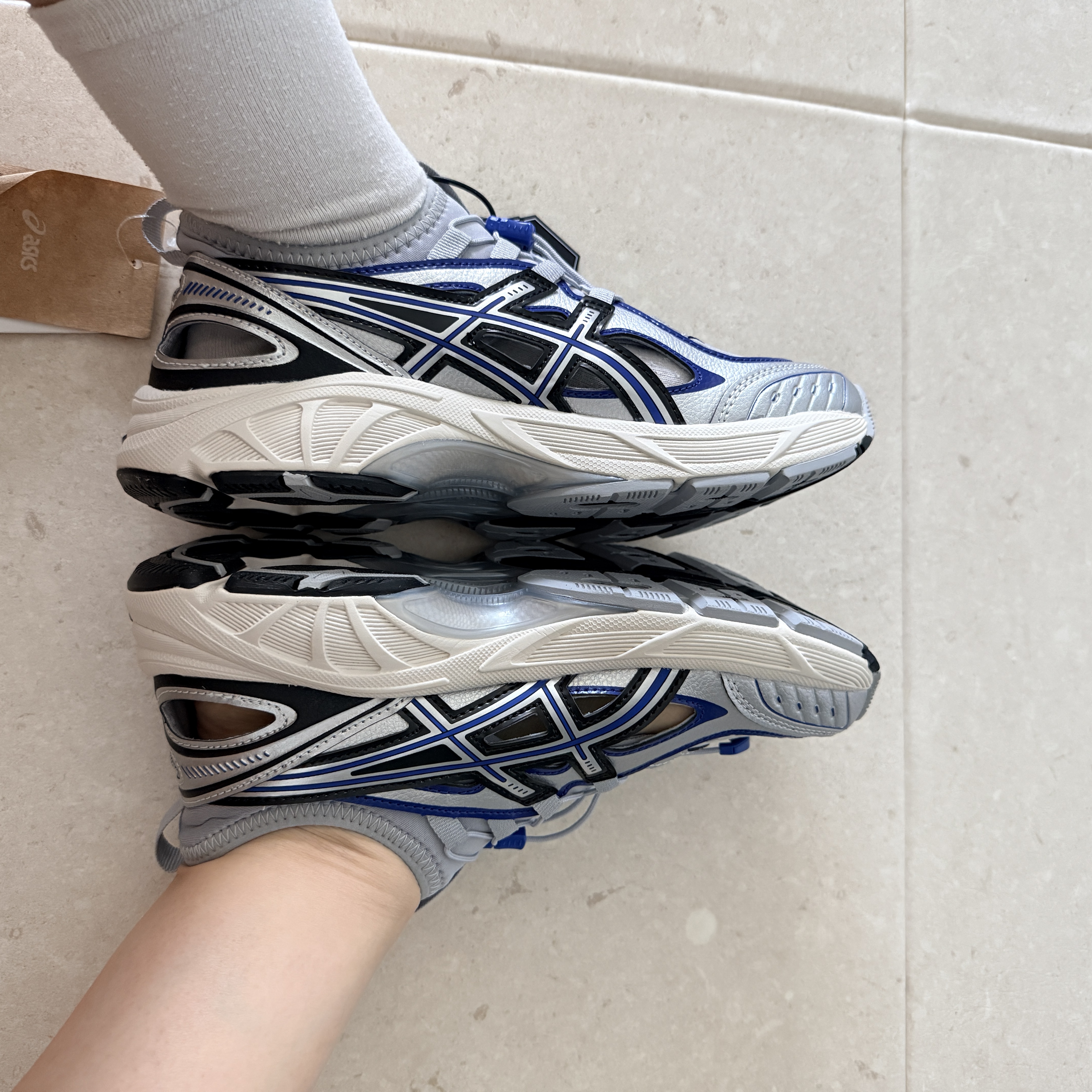 Asics GT-2160 Breeze Pure Silver Asics Blue 착용 스타일 - 2