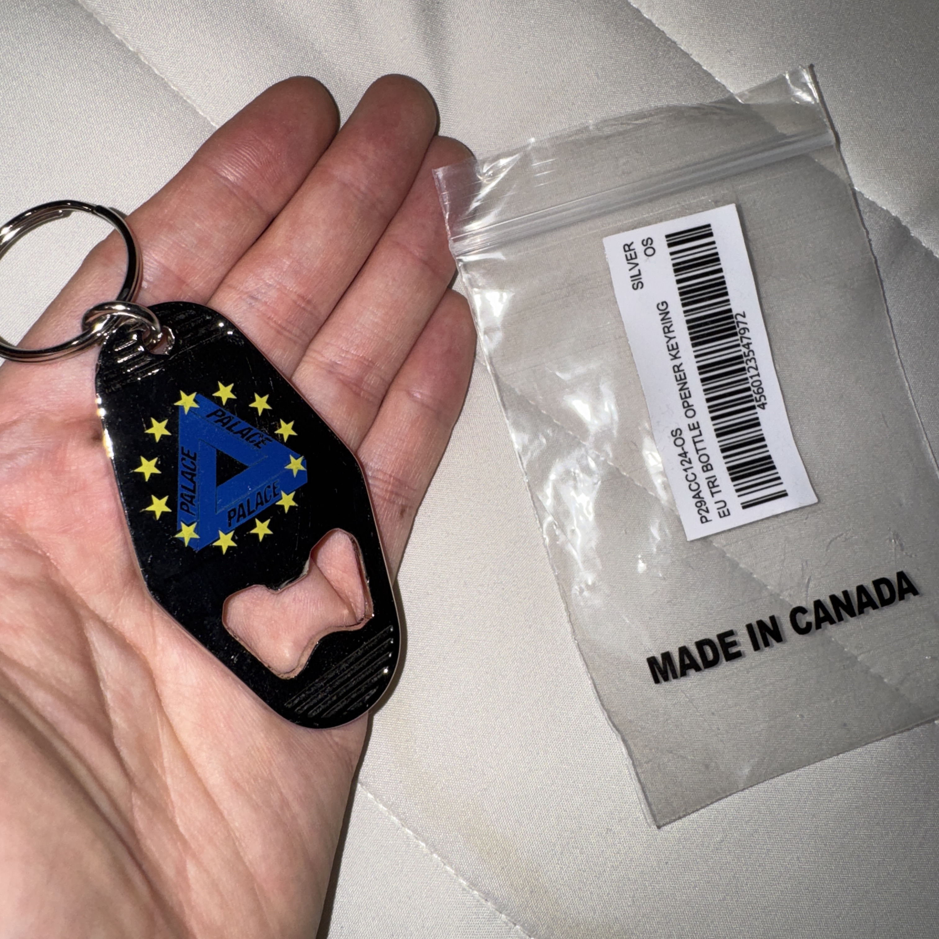 Palace EU Tri Bottle Opener Keyring Silver - 25FW 착용 스타일