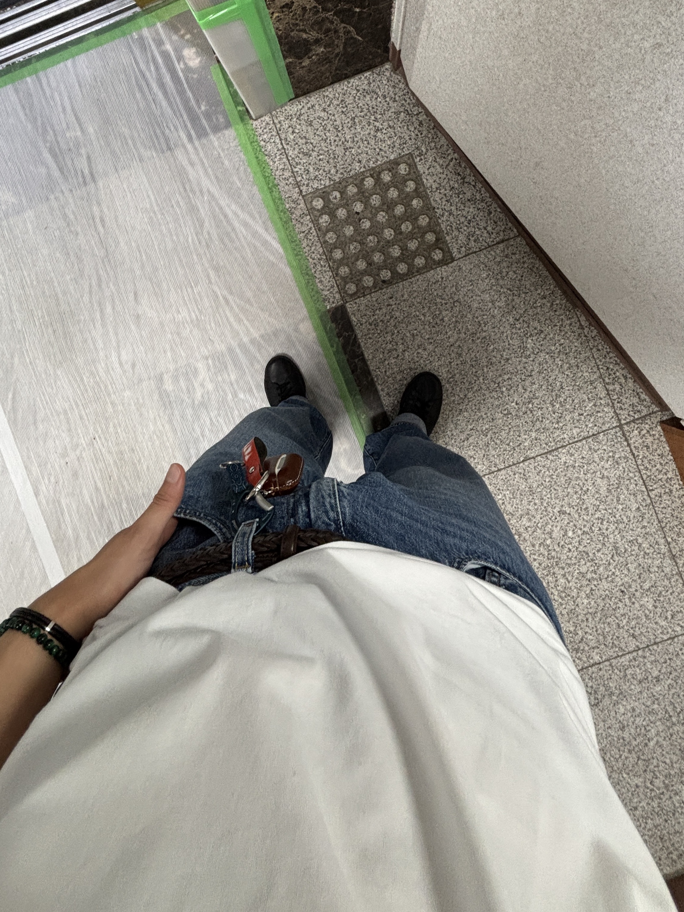 Adidas Stan Smith Decon Core Black, Levi's 555 Relaxed Straight Jeans Medium Indigo 착용 스타일 - 2