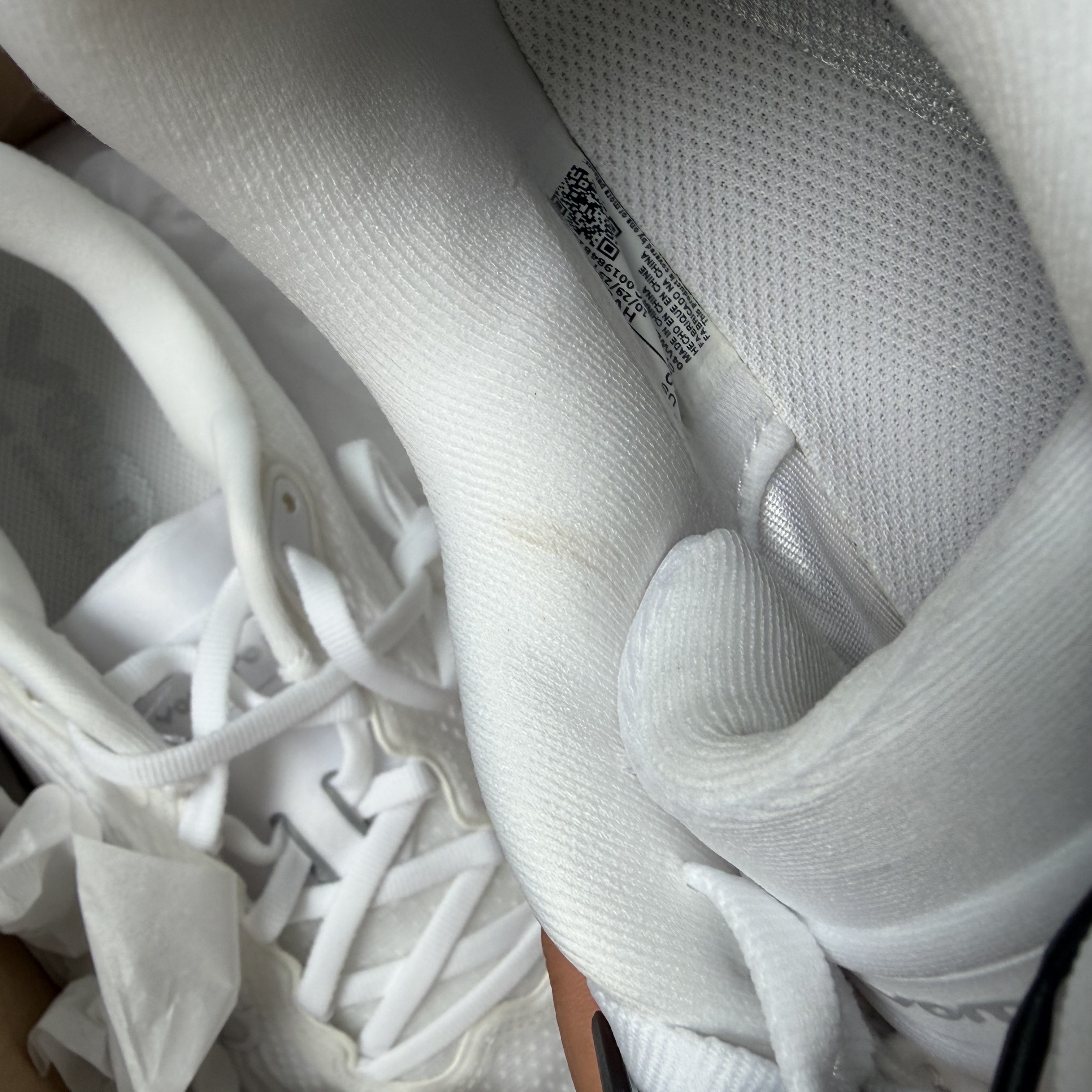 Nike Vomero Plus White Photon Dust 착용 스타일 - 2