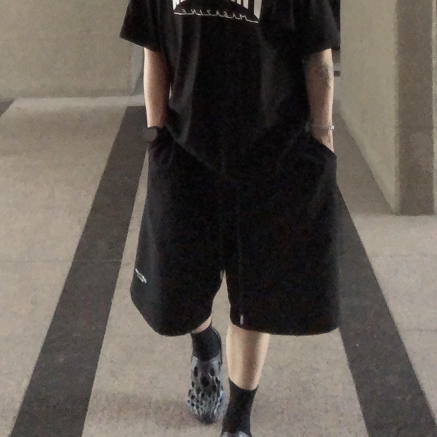 THRASHER Magazine Short Sleeve T-Shirt Black, Undermycar Mu.04 Anti Fxxking Logo Play Oversized Sweat Shorts Black 착용 스타일 - 2