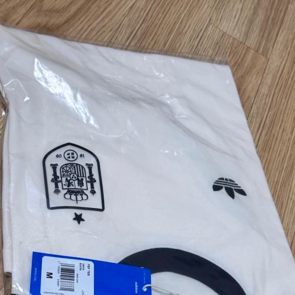 (W) Adidas Spain T-Shirt Chalk White - KR Sizing, Adidas Spain 2026 Away Jersey Off White - KR Sizing (Non Marking Ver.) 착용 스타일