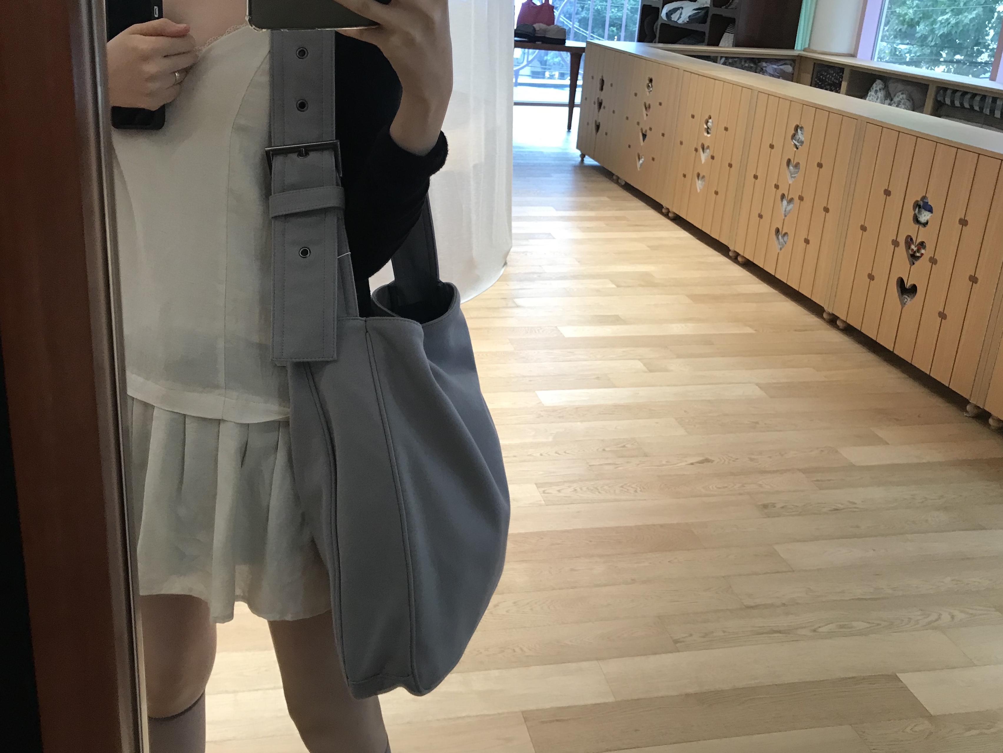 COYSEIO 038 Round Sweat Cross Bag Grey 착용 스타일