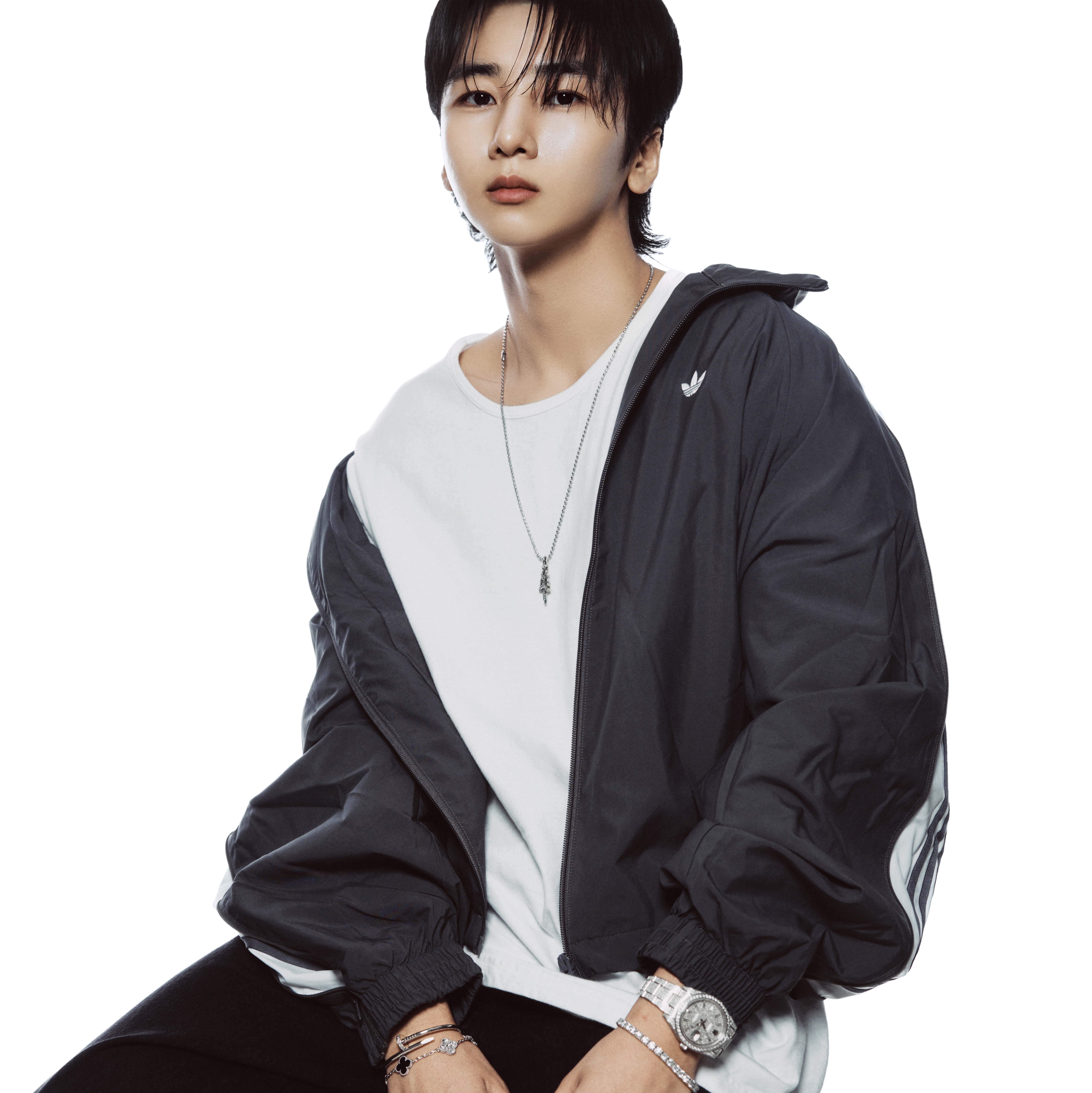 (W) Adidas Adilenium Season 3 Zip Track Top Grey Five - KR Sizing, Van Cleef & Arpels Vintage Alhambra Bracelet 5 Motifs 18K White Gold Diamond Onyx 착용 스타일 - 2