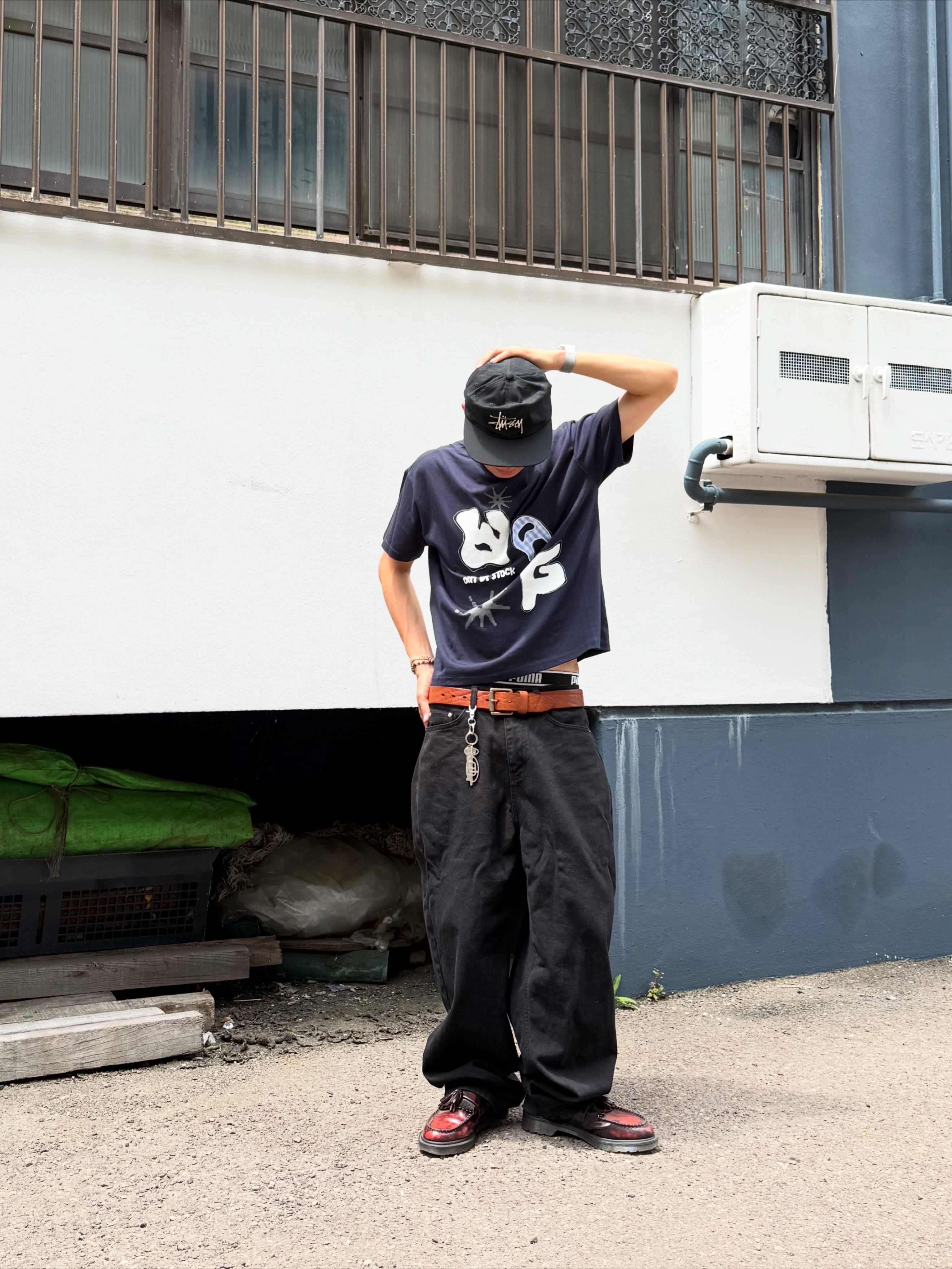 Stussy Basic Strapback Cap Black, Dr. Martens Adrian Arcadia Leather Loafers Cherry Red 착용 스타일 - 2